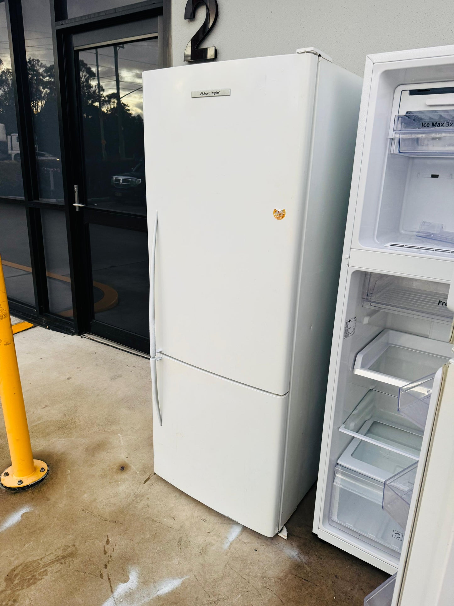 FISHER AND PAYKEL 403 LITRES FRIDGE FREEZER