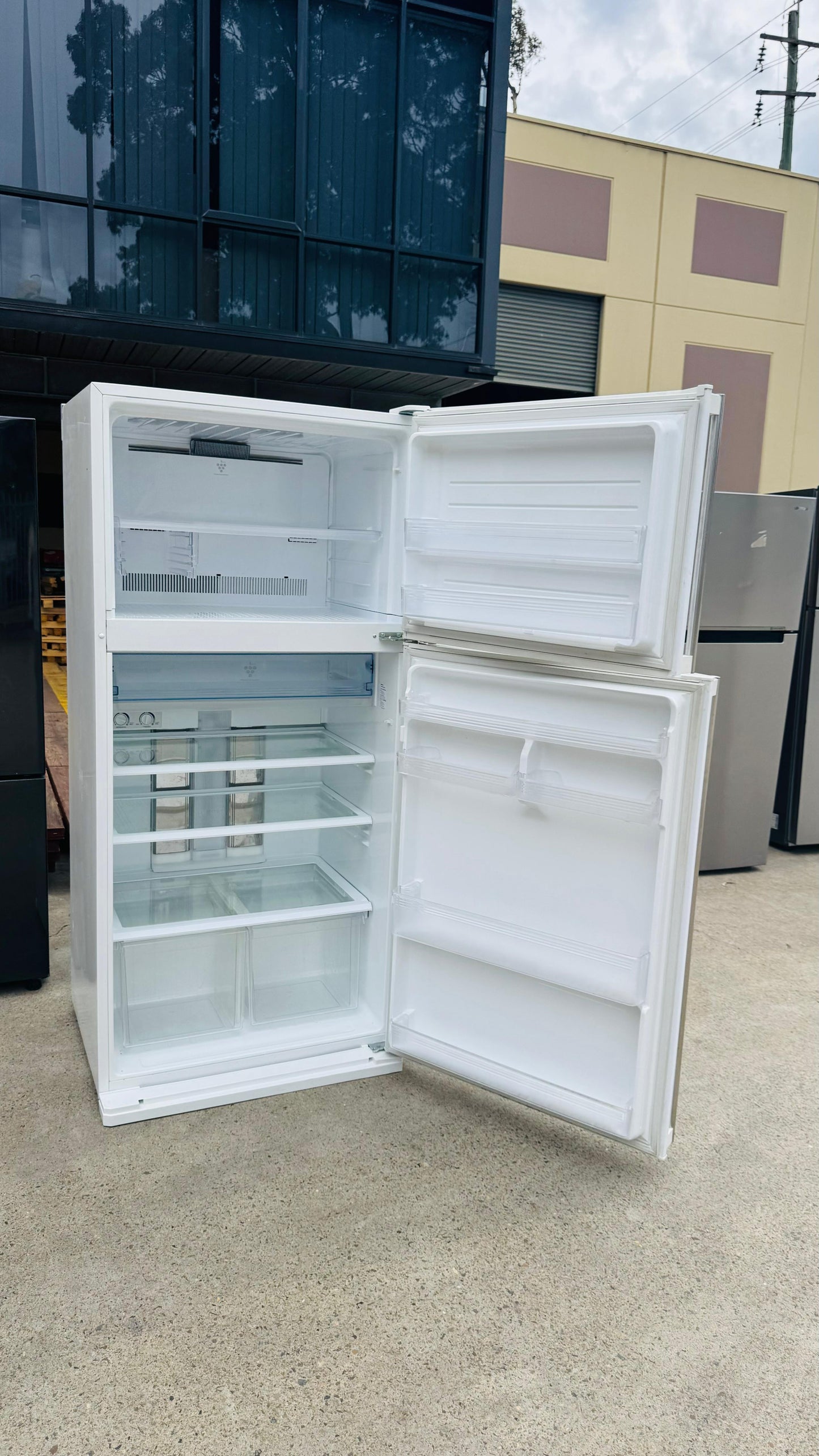 SHARP 585 LITRES FRIDGE FREEZER