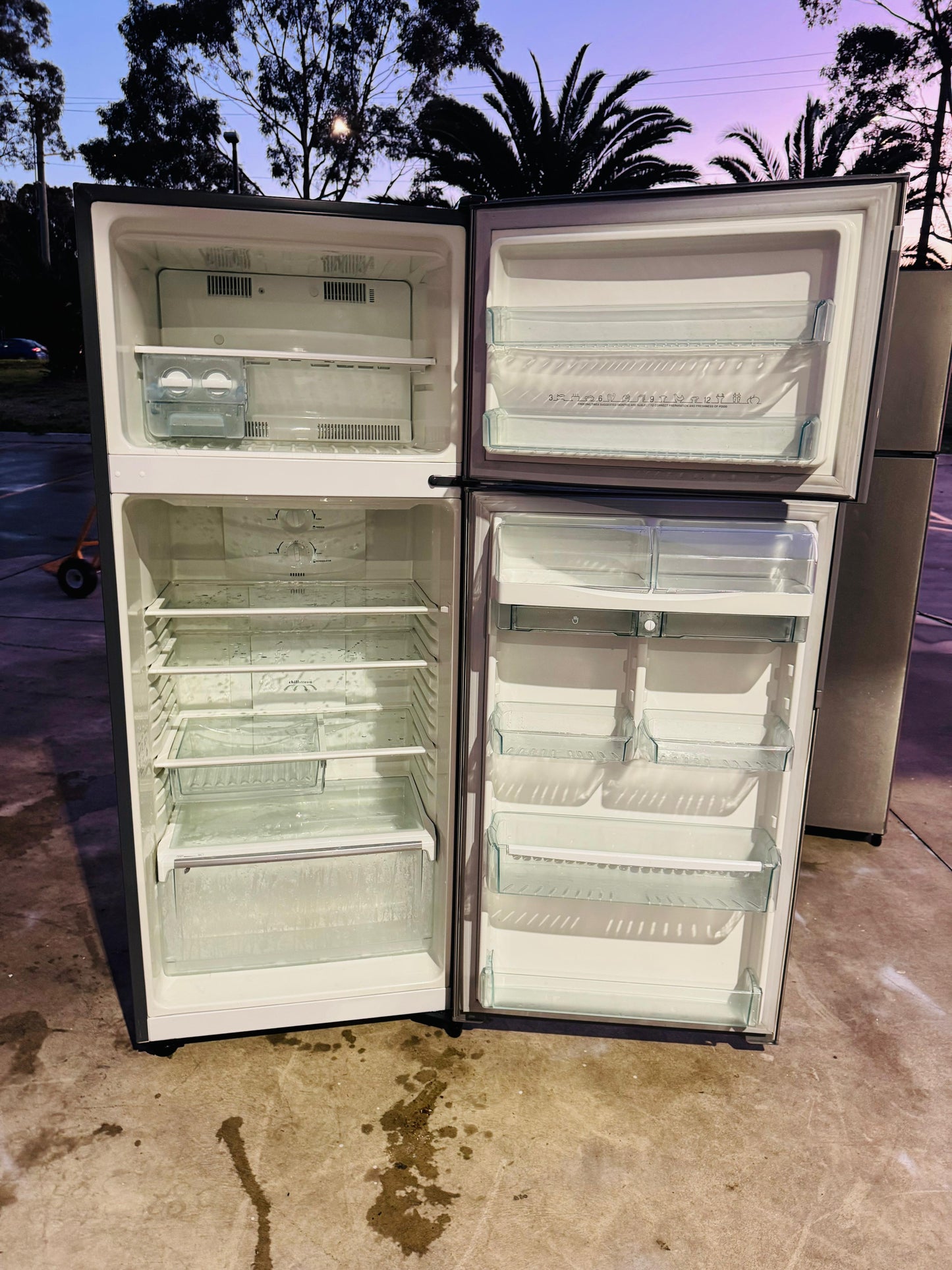 WESTING HOUSE 390 LITRES FRIDGE FREEZER