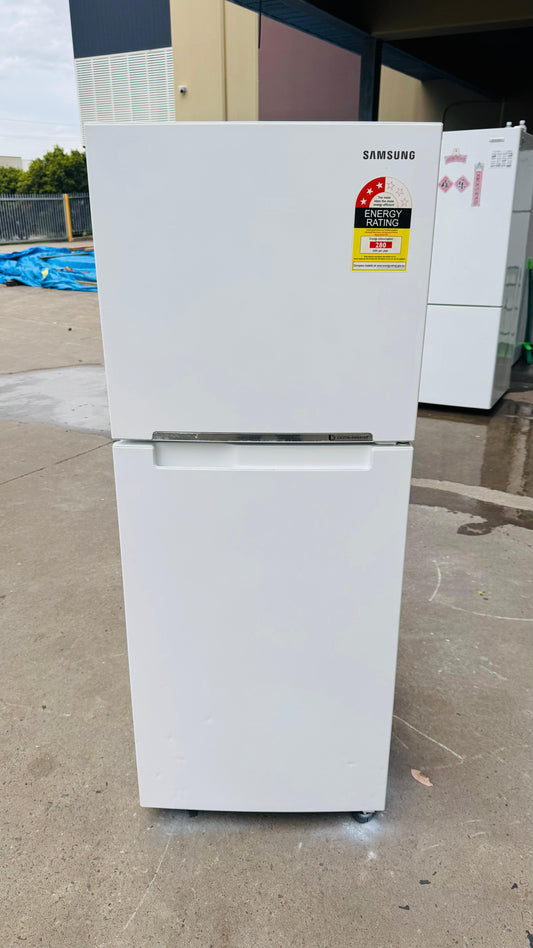 SAMSUNG 228 LITRES FRIDGE FREEZER
