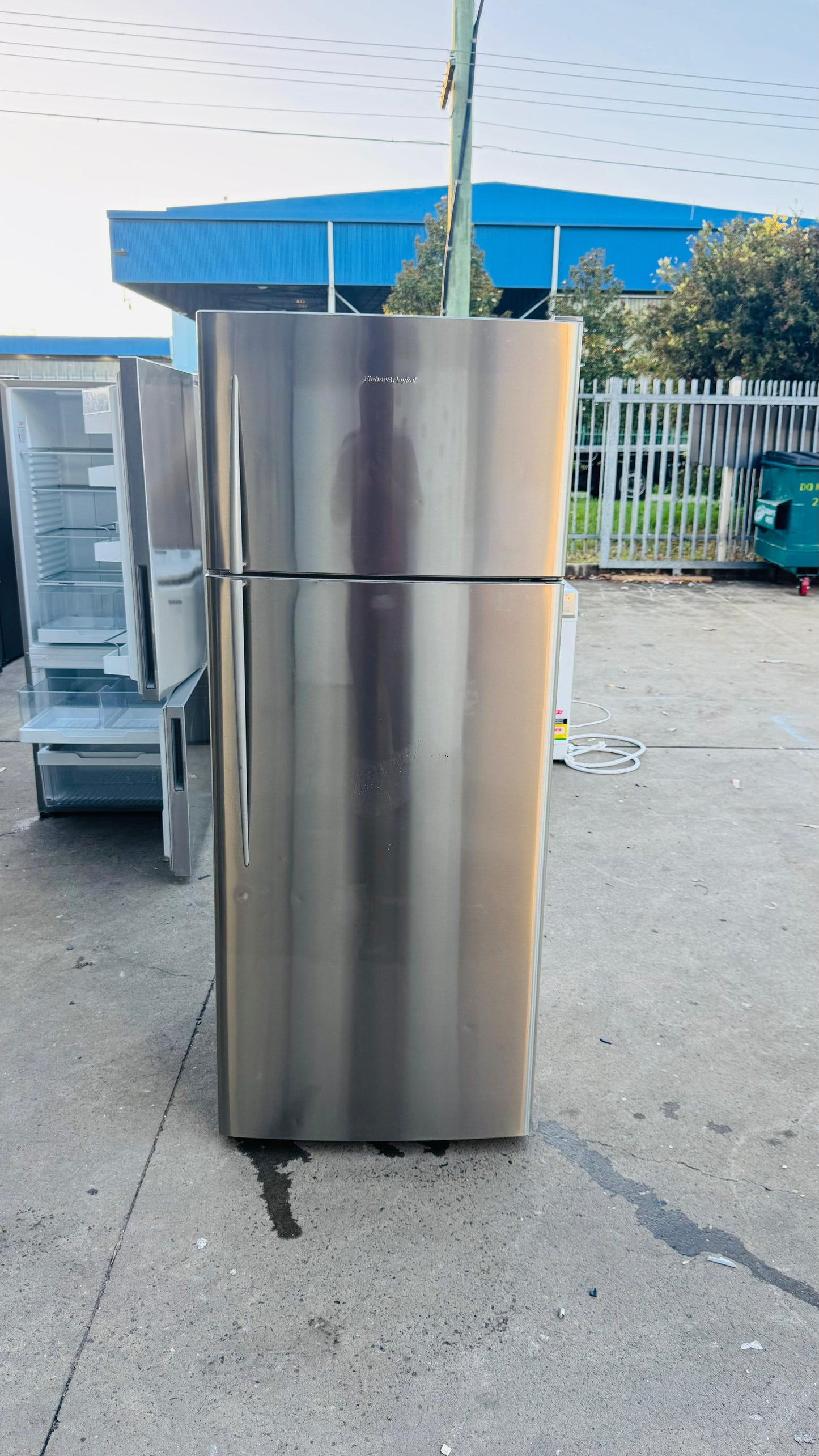 FISHER AND PAYKEL 447 LITRES FRIDGE FREEZER