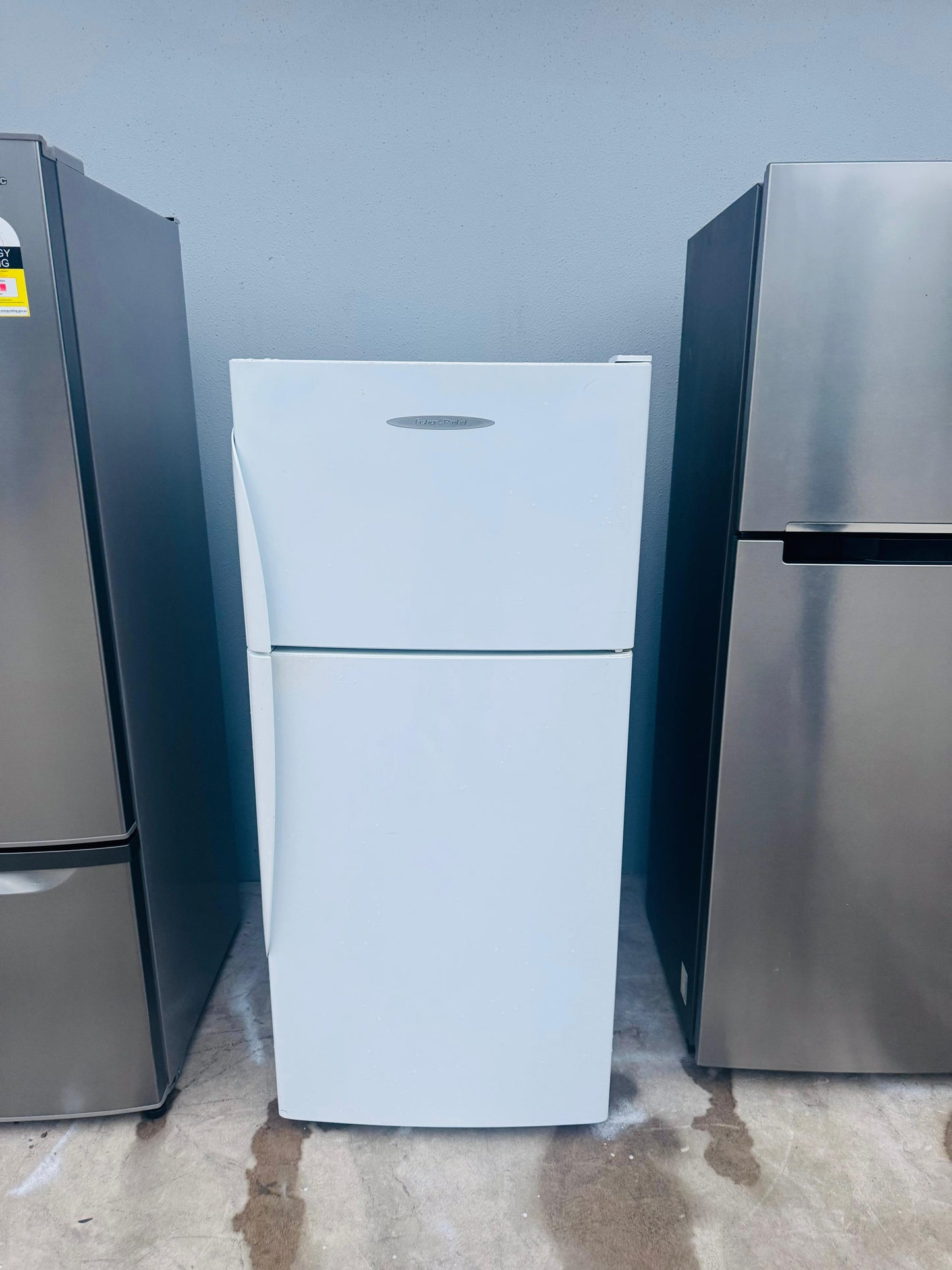 FISHER AND PAYKEL 329 LITRES FRIDGE FREEZER