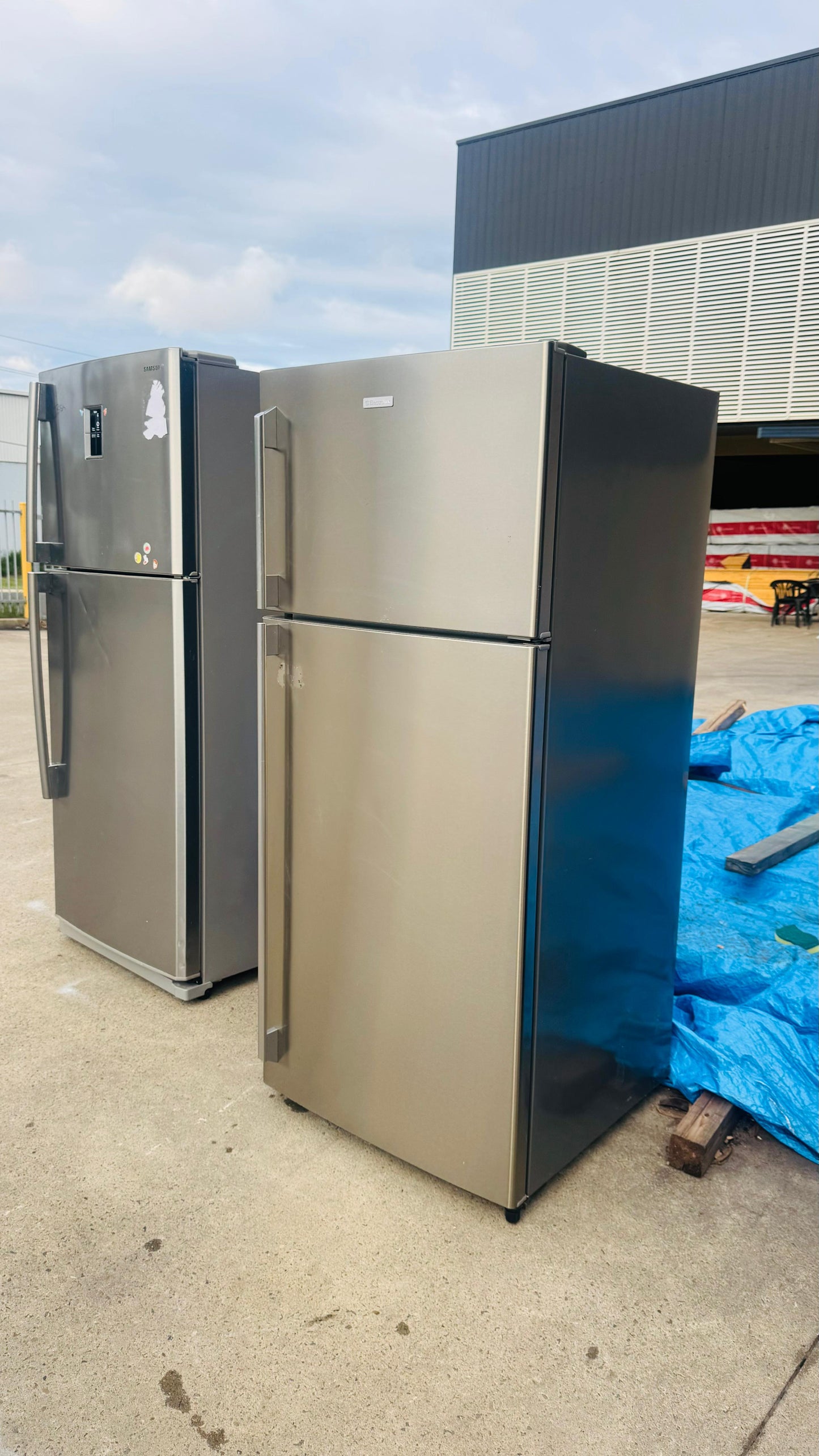 ELECTROLUX 420 LITRES FRIDGE FREEZER