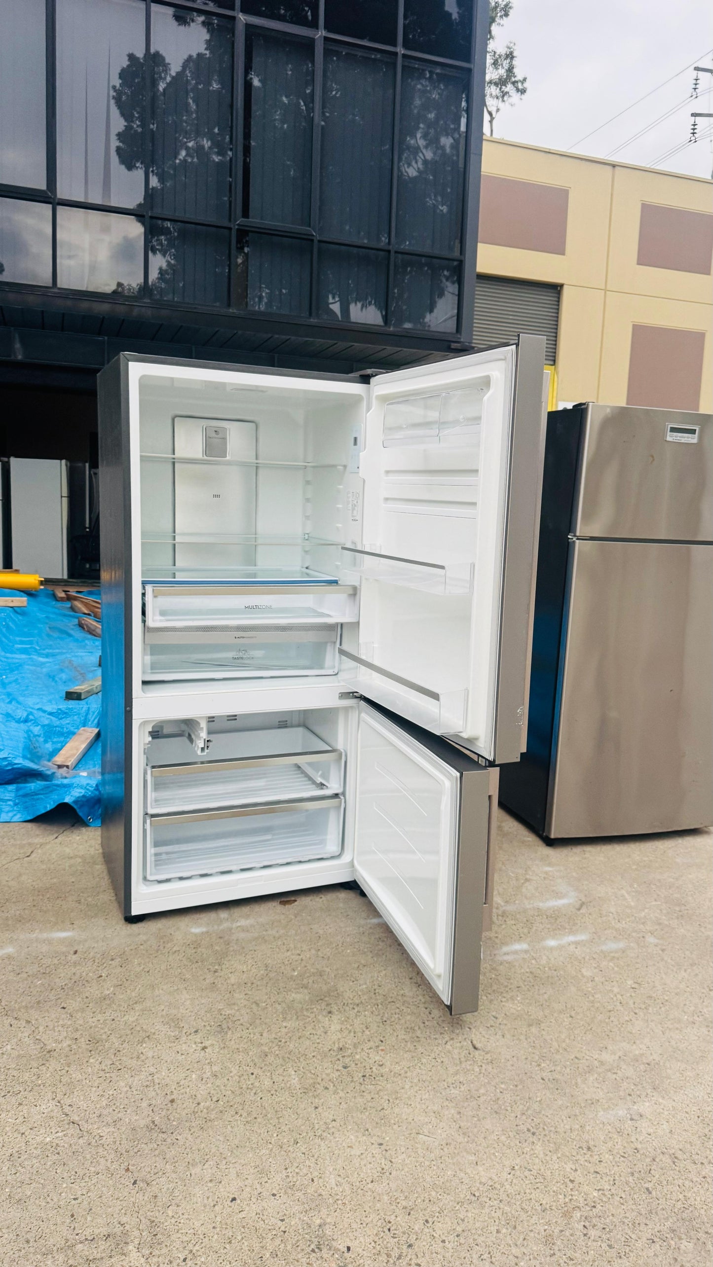 ELECTOLUX 529 LITRES FRIDGE FREEZER