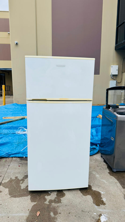 KELVINATOR 520 LITRES FRIDGE FREEZER