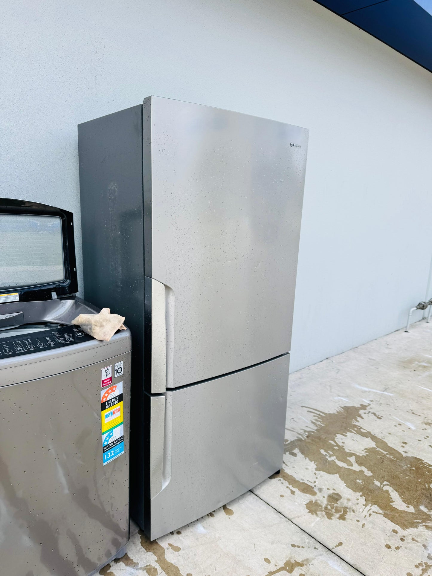 WESTING HOUSE 529 LITRES FRIDGE FREEZER