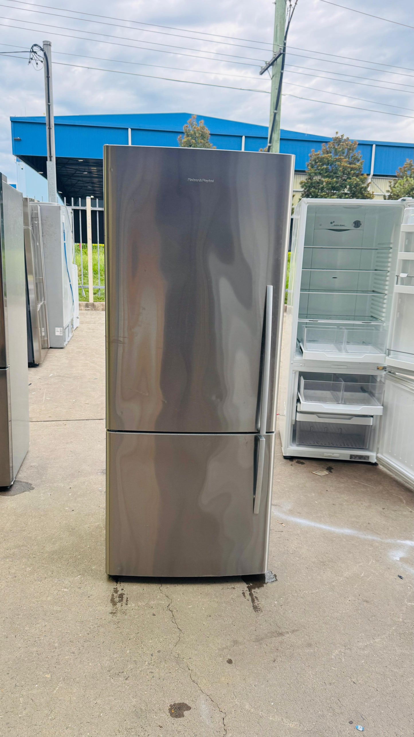 FISHER AND PAYKEL 442 LITRES FRIDGE FREEZER