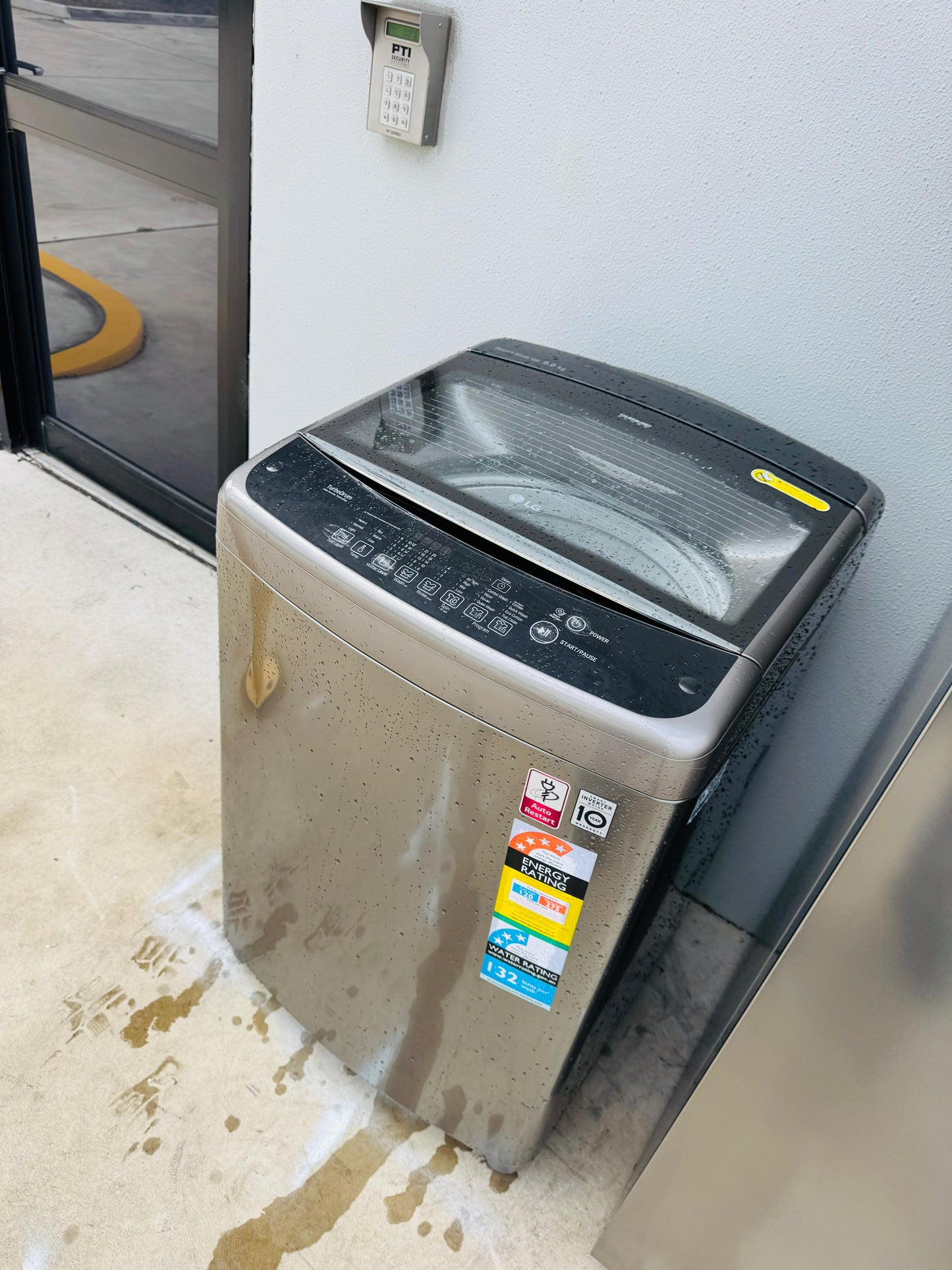 LG 9KGS TOP LOADER WASHING MACHINE