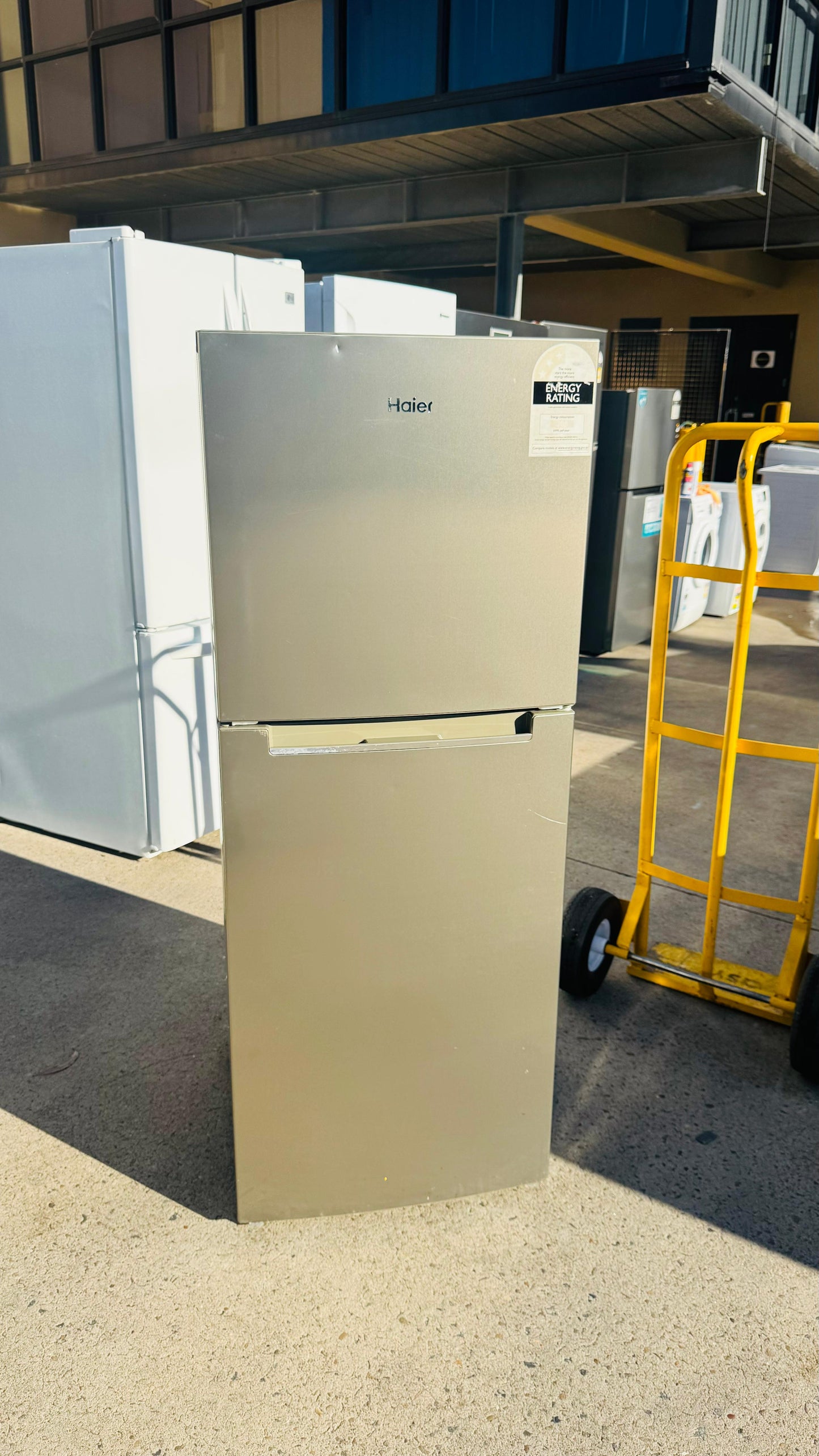 HAIER 221 LITRES FRIDGE FREEZER