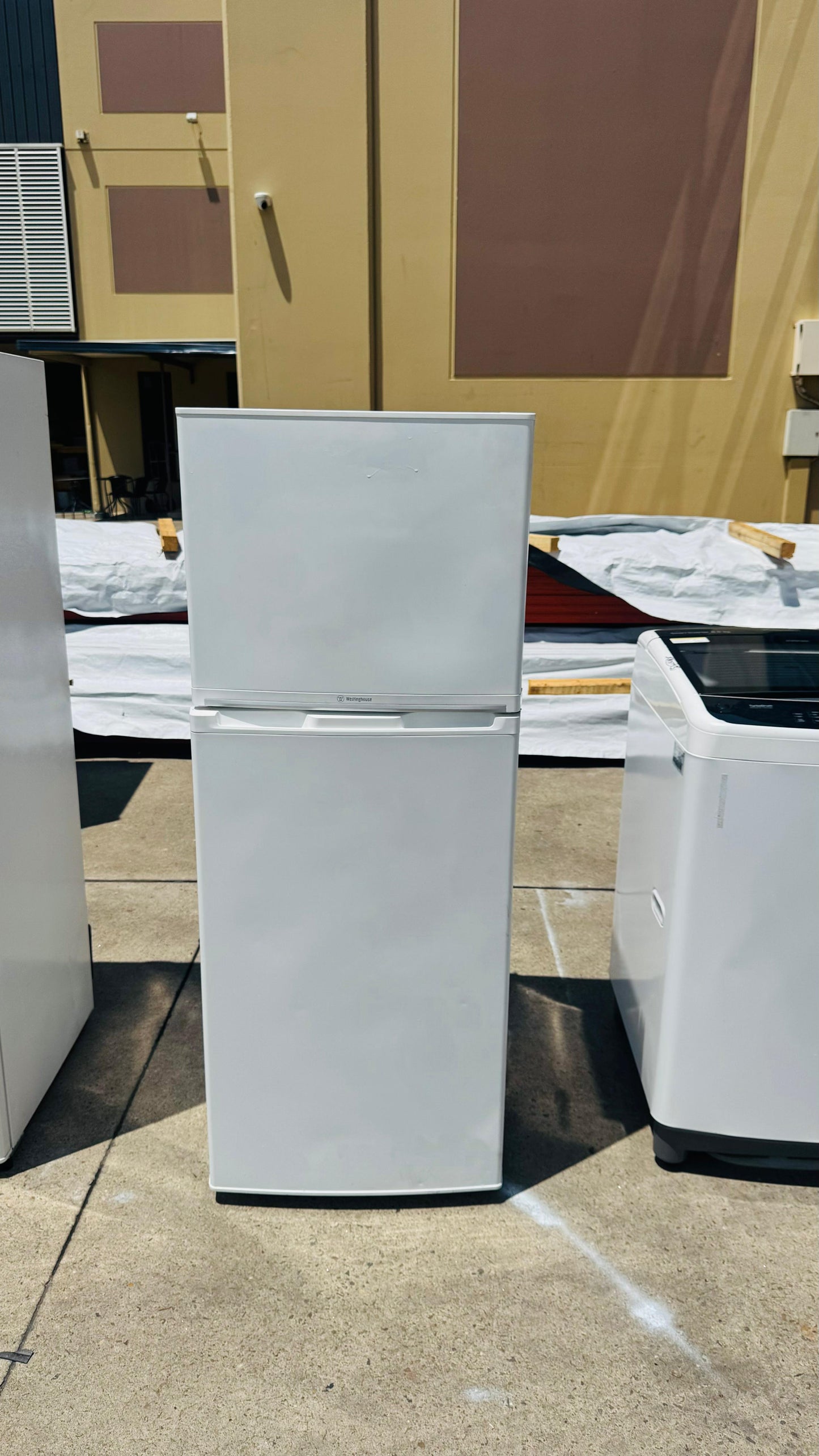 WESTINGHOUSE 230 LITRES FRIDGE FREEZER