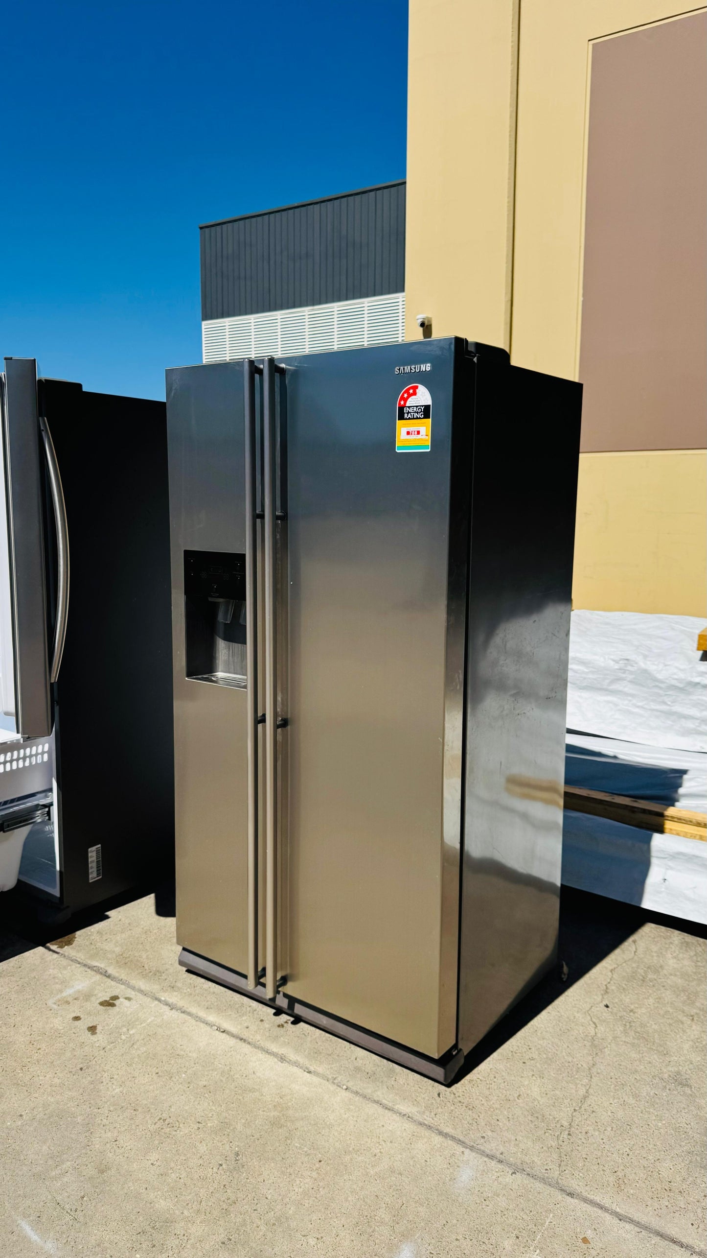 SAMSUNG 611 LITRES SIDE BY SIDE DOOR FRIDGE FREEZER