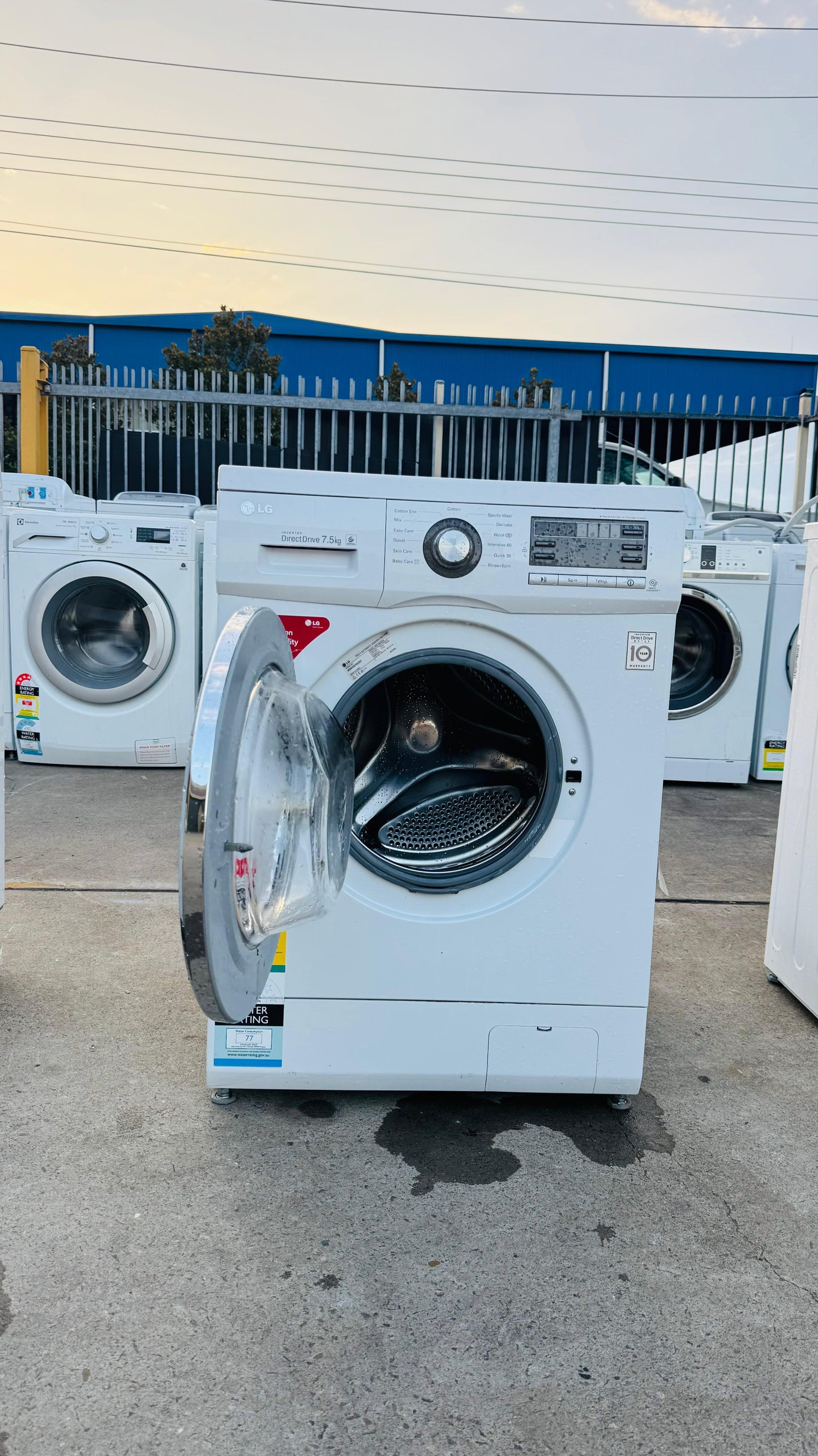 LG 7.5KGS FRONT LOADER WASHING MACHINE