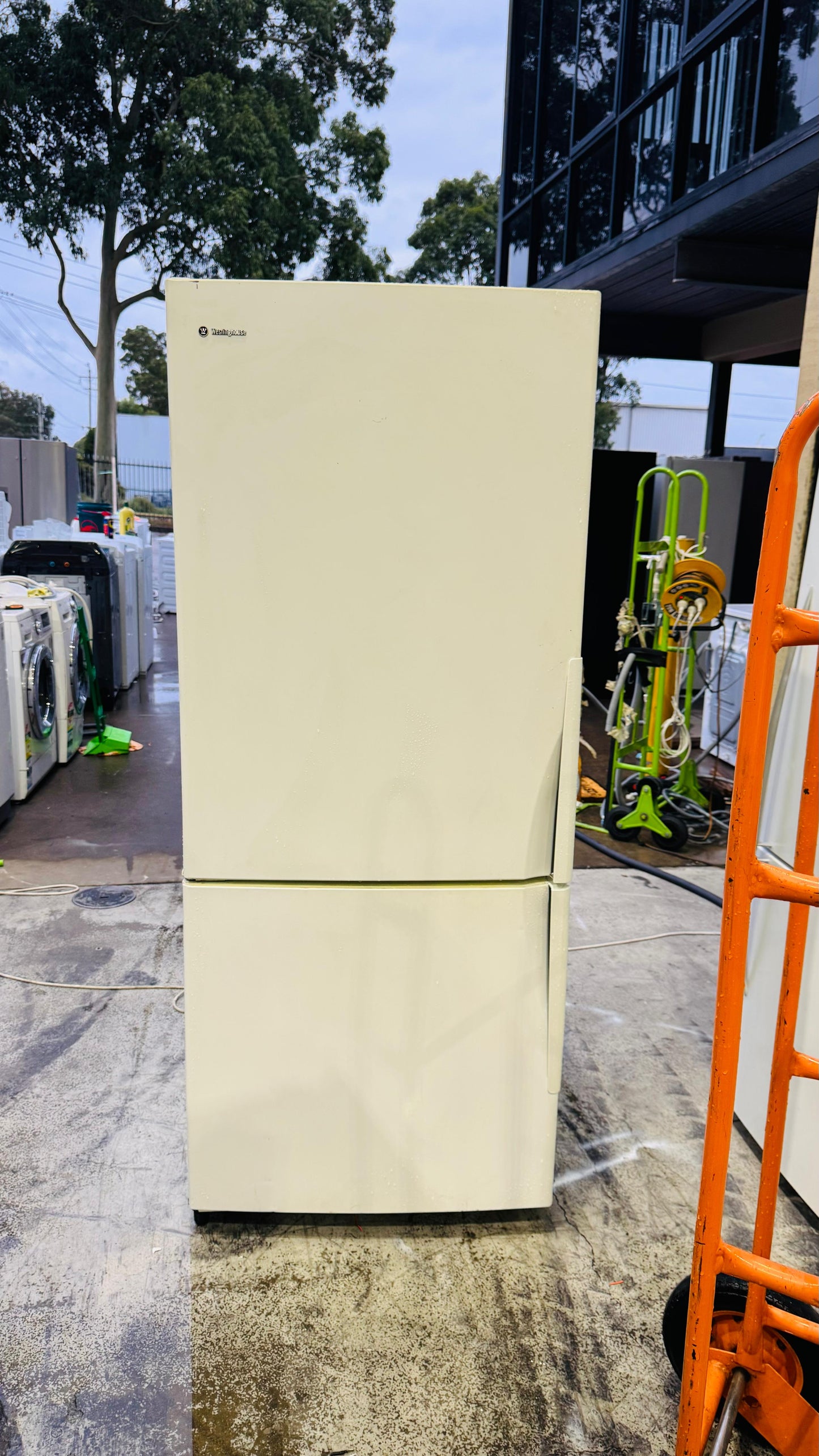 WESTINGHOUSE 430 LITRES FRIDGE FREEZER