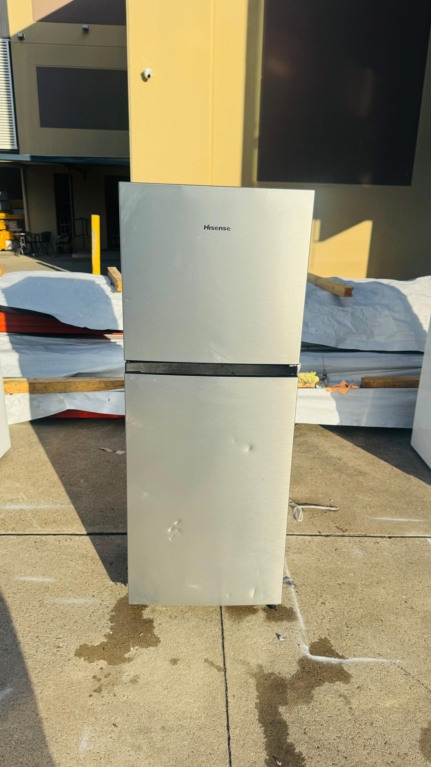 HISENSE 223 LITRES FRIDGE FREEZER