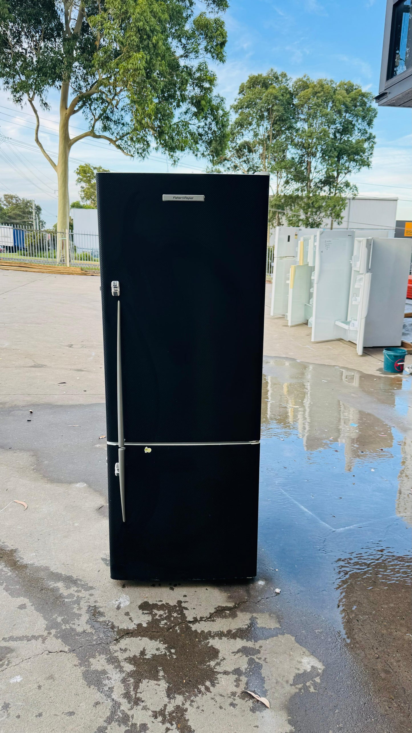 FISHER AND PAYKEL 403 LITRES FRIDGE FREEZER