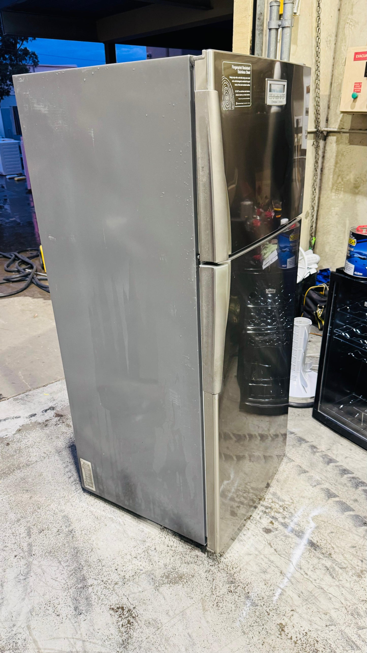 WESTINGHOUSE 420 LITRES FRIDGE FREEZER