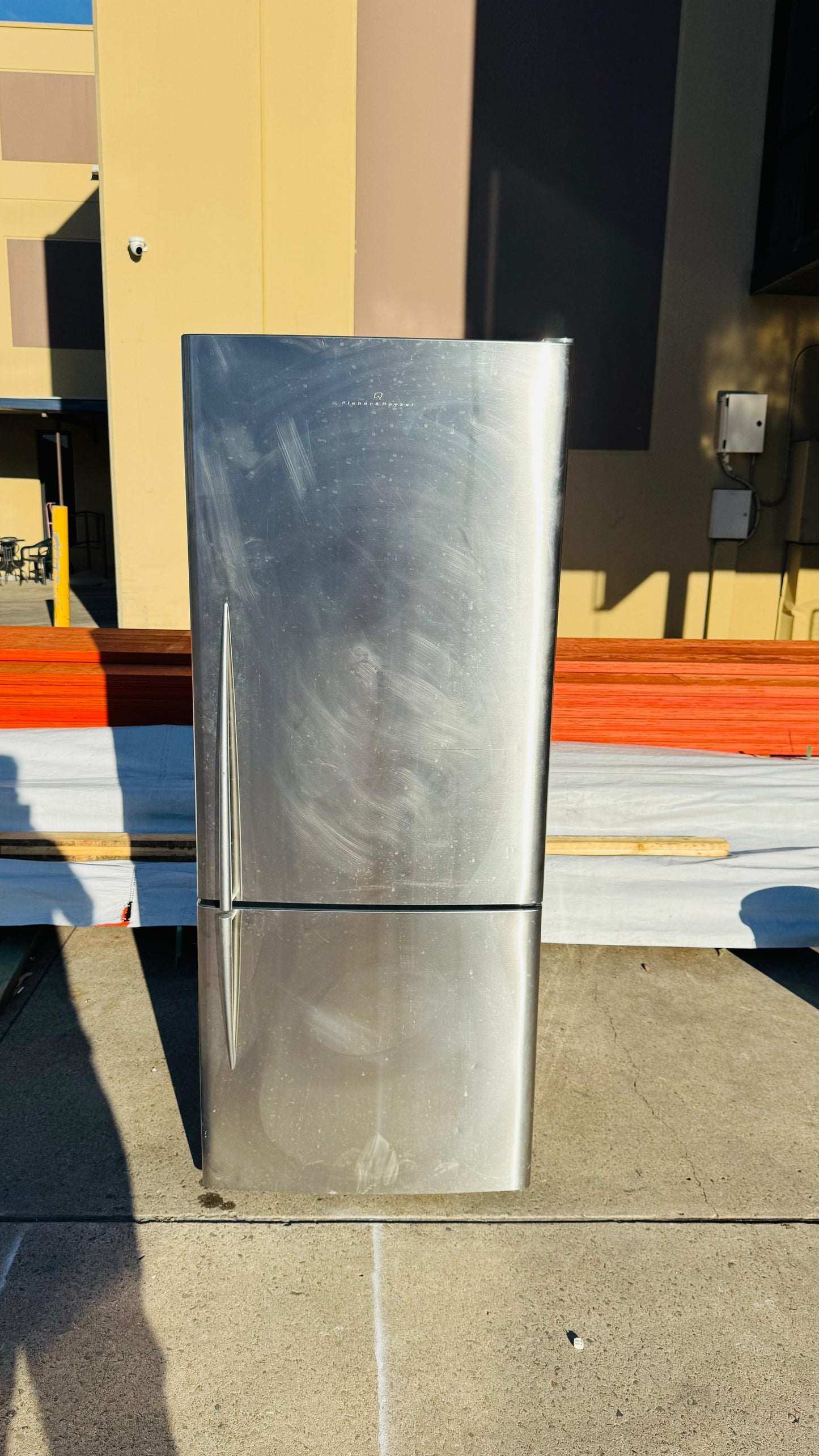 FISHER AND PAYKEL 442 LITRES FRIDGE FREEZER