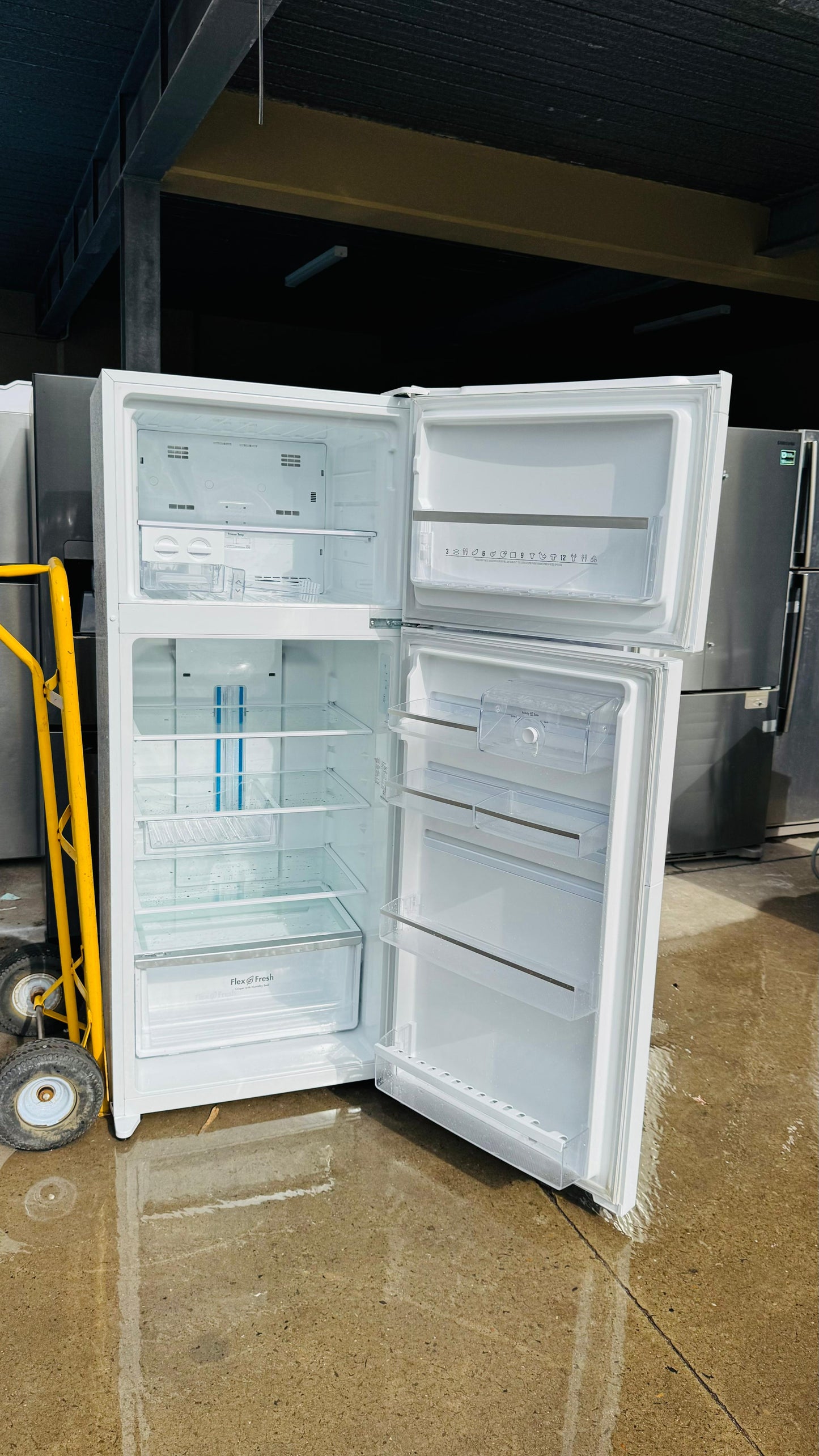 WESTINGHOUSE 462 LITRES FRIDGE FREEZER