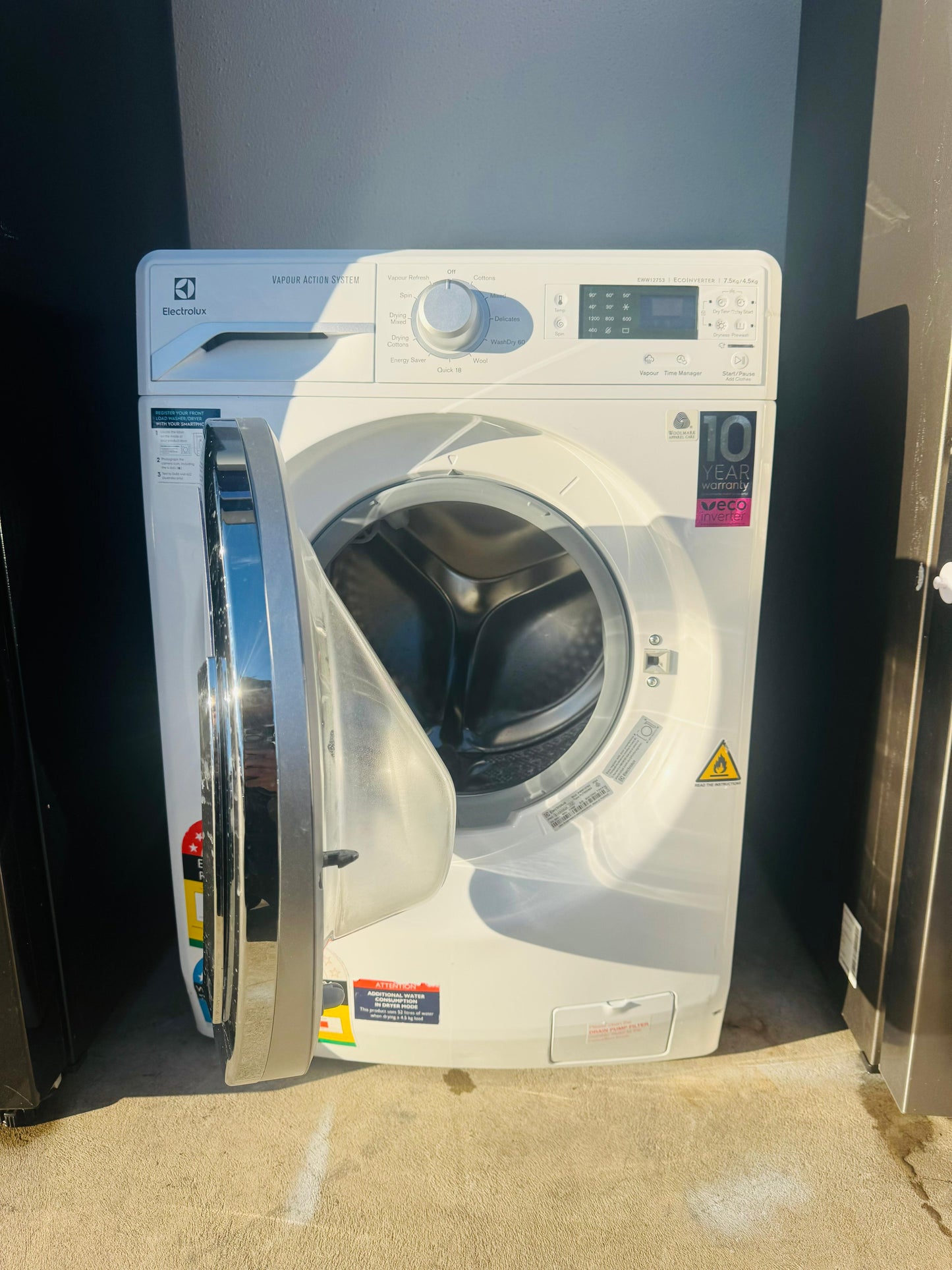 ELECTROLUX 7.5 KGS FRONT LOADER WASHING MACHINE