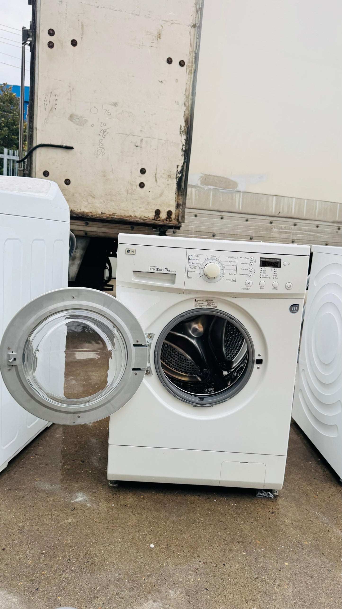 LG 7KGS FRONT LOADER WASHING MACHINE