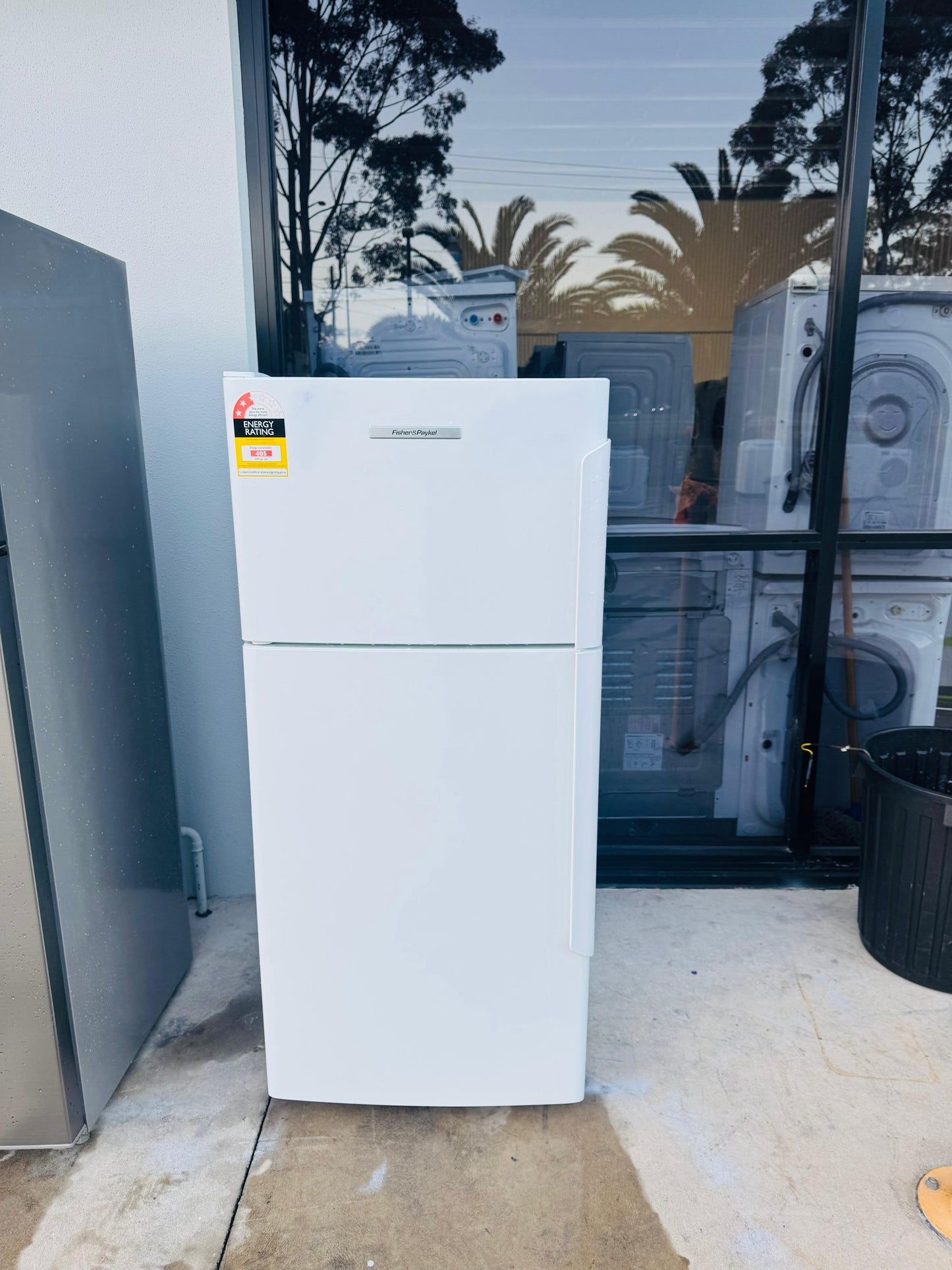 FISHER AND PAYKEL 329 LITRES FRIDGE FREEZER