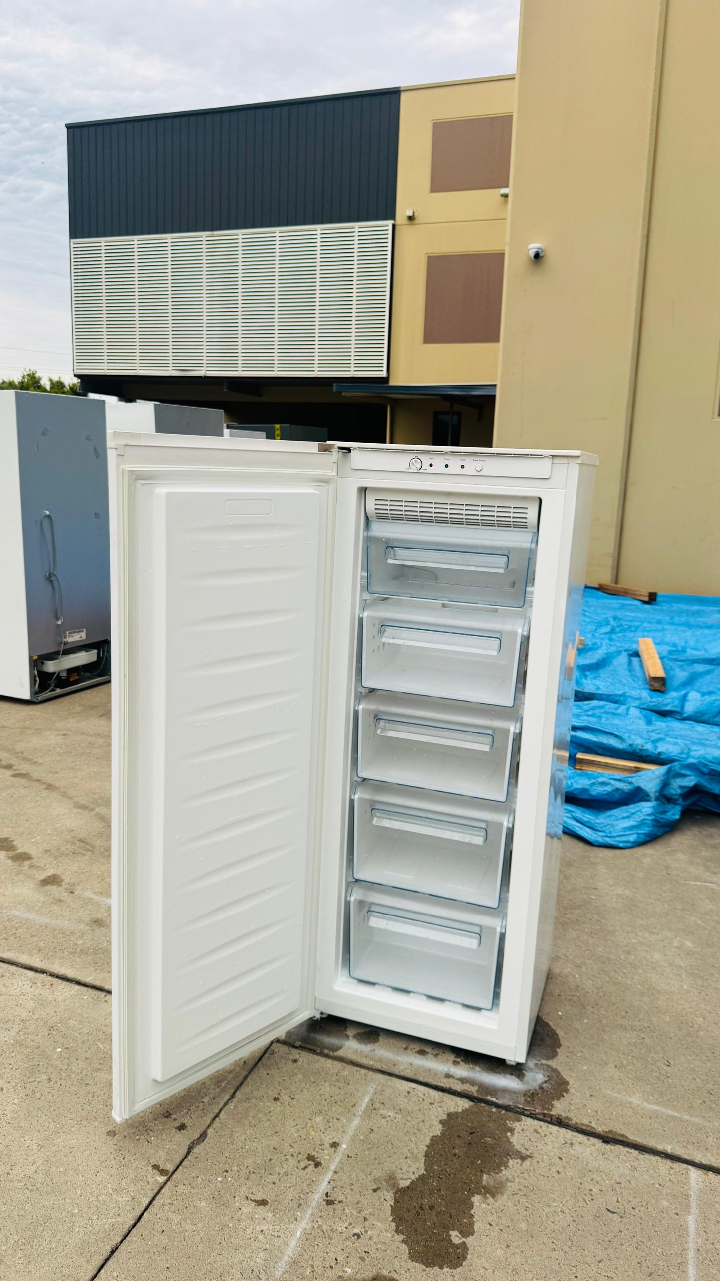 HISENSE 176 LITRES FREEZER ONLY