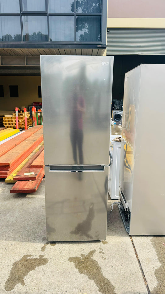 LG 335 LITRES FRIDGE FREEZER AND WATER DISPENSER