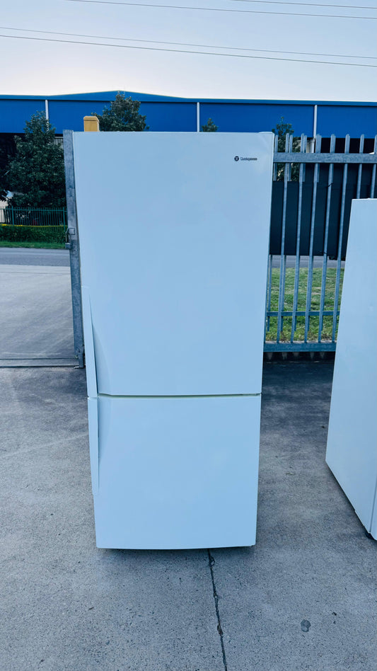 WESTINGHOUSE 370 LITRES FRIDGE FREEZER