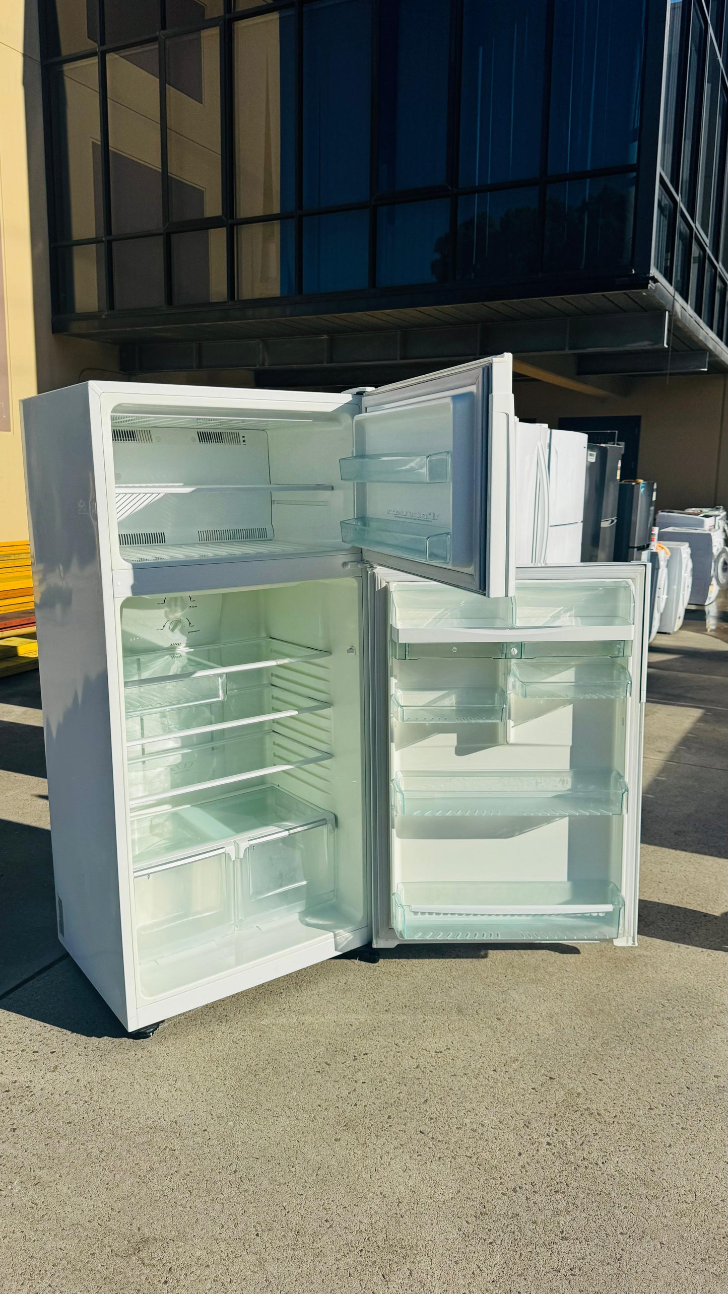 WESTINGHOUSE 520 LITRES FRIDGE FREEZER