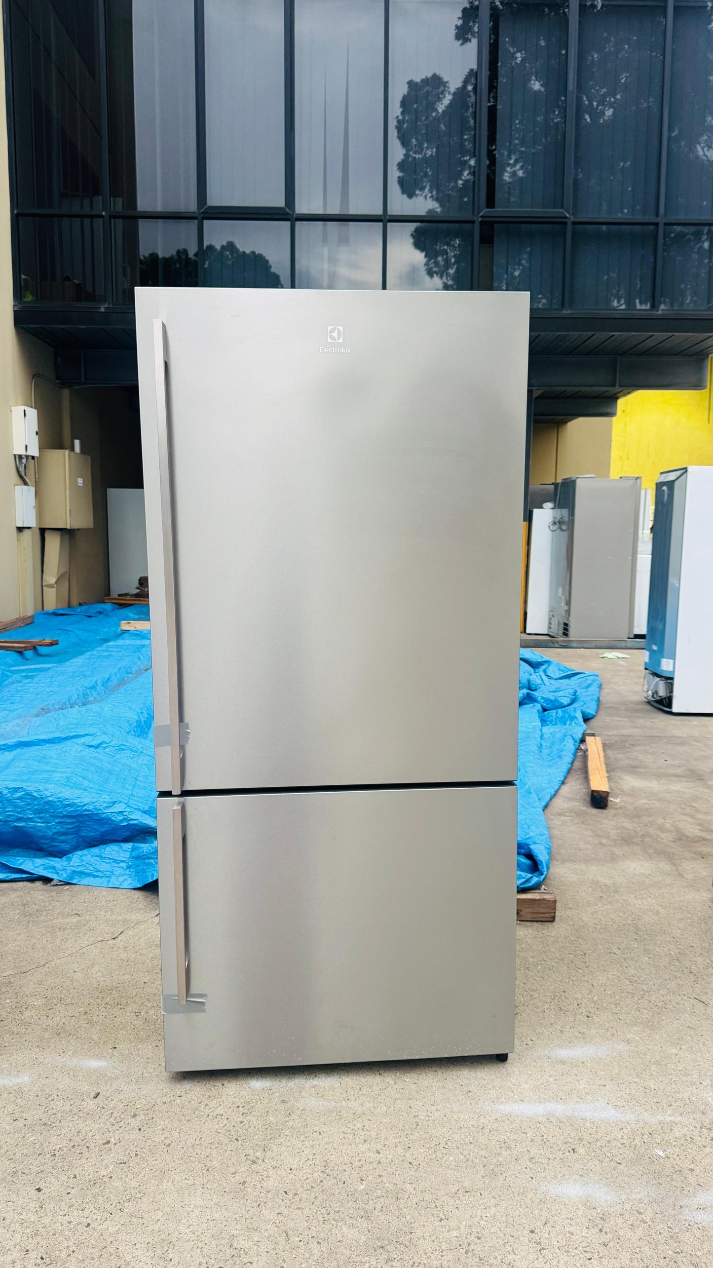 ELECTOLUX 529 LITRES FRIDGE FREEZER