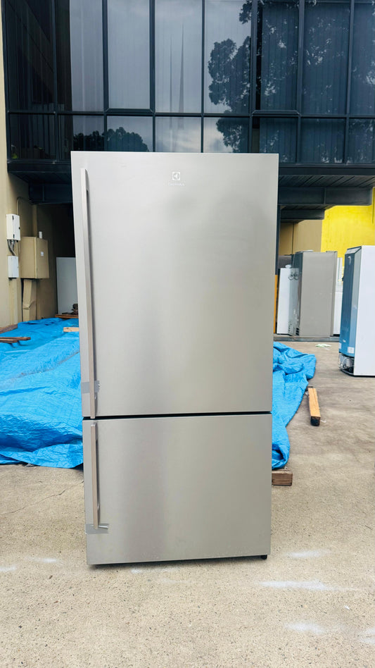 ELECTOLUX 529 LITRES FRIDGE FREEZER
