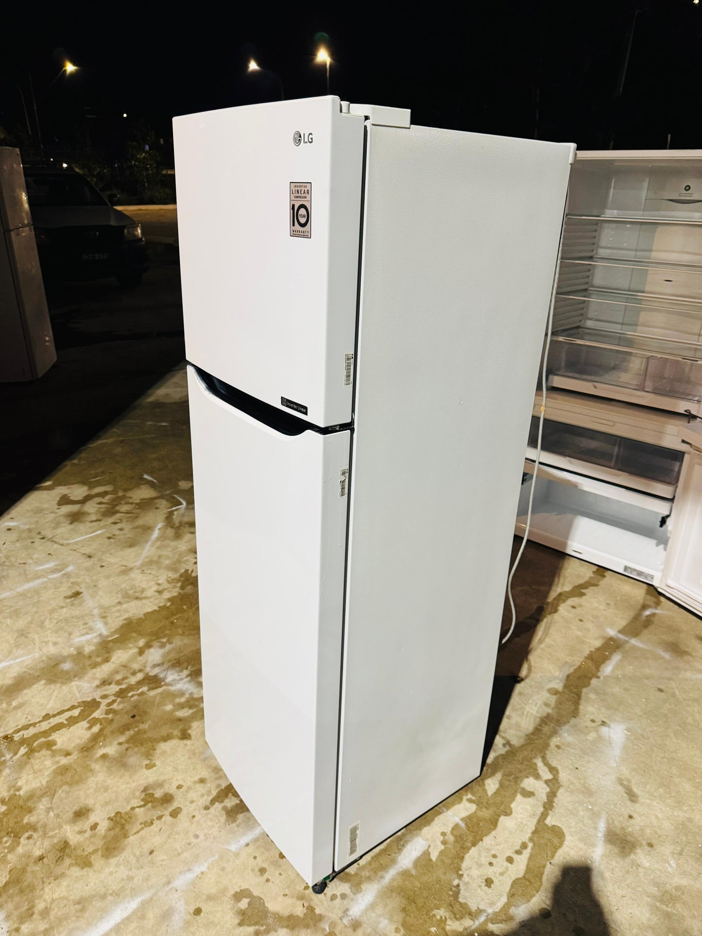 LG 279 LITRES FRIDGE FREEZER