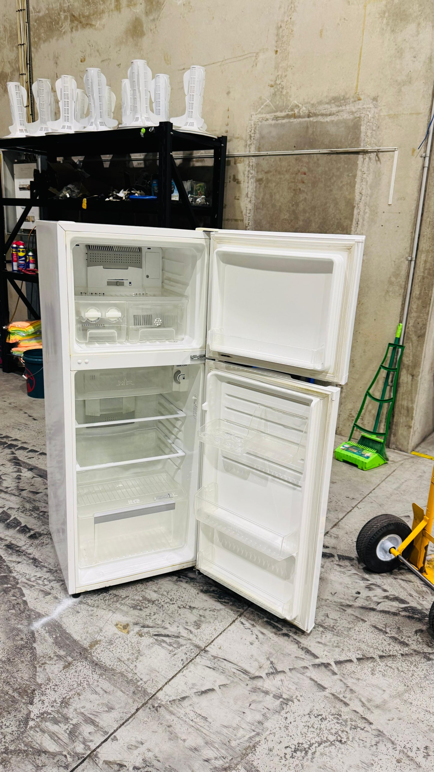 WESTINGHOUSE 230 LITRES FRIDGE FREEZER