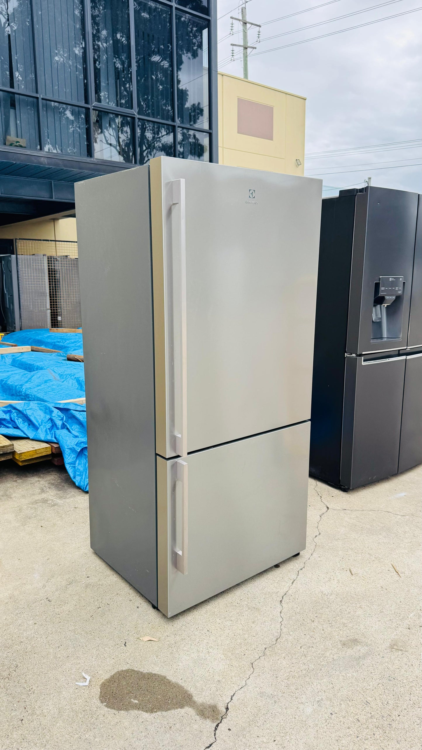 ELECTROLUX 529 LITRES FRIDGE FREEZER