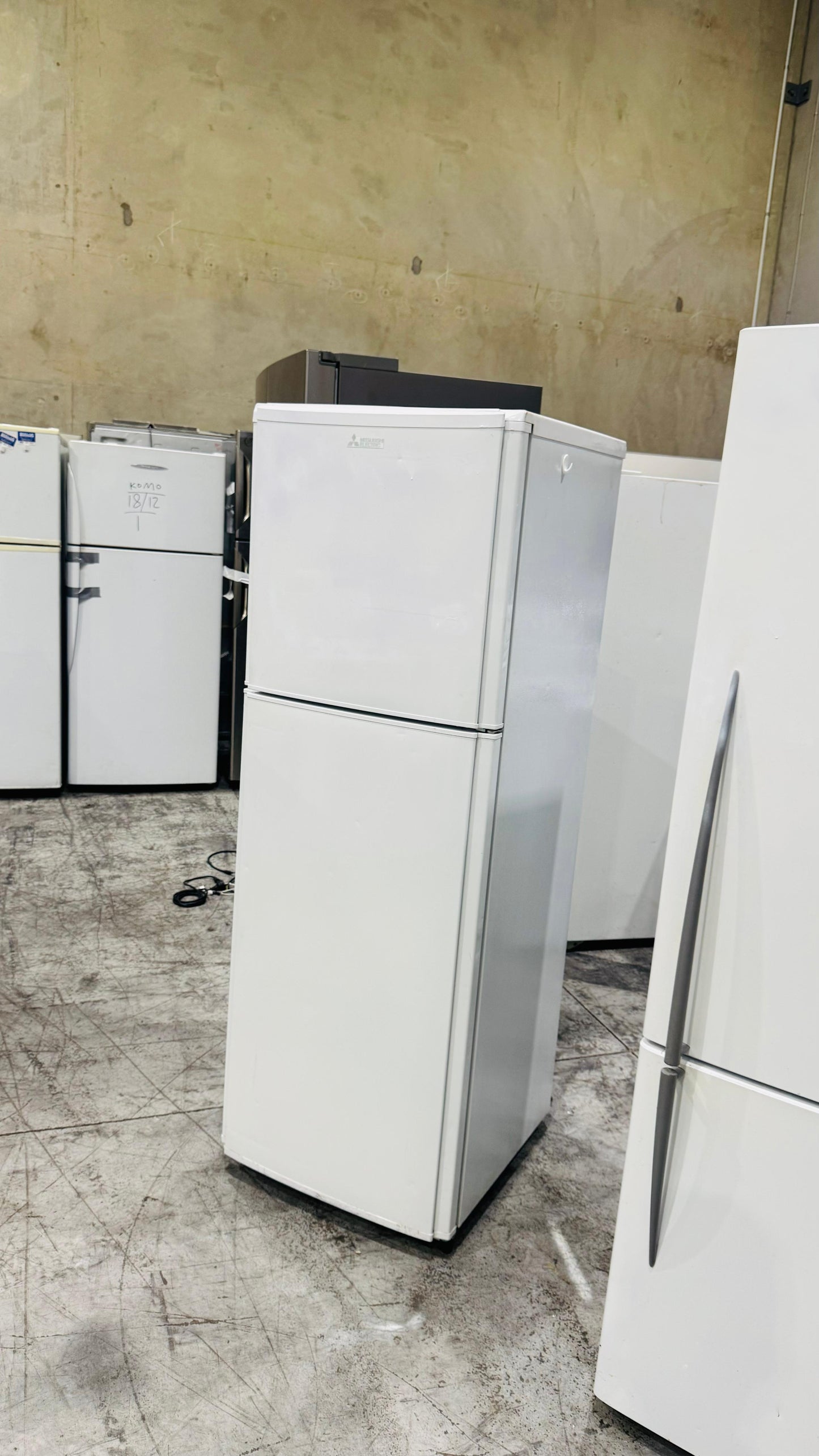 MITSUBUSHI 260 LITRES FRIDGE FREEZER