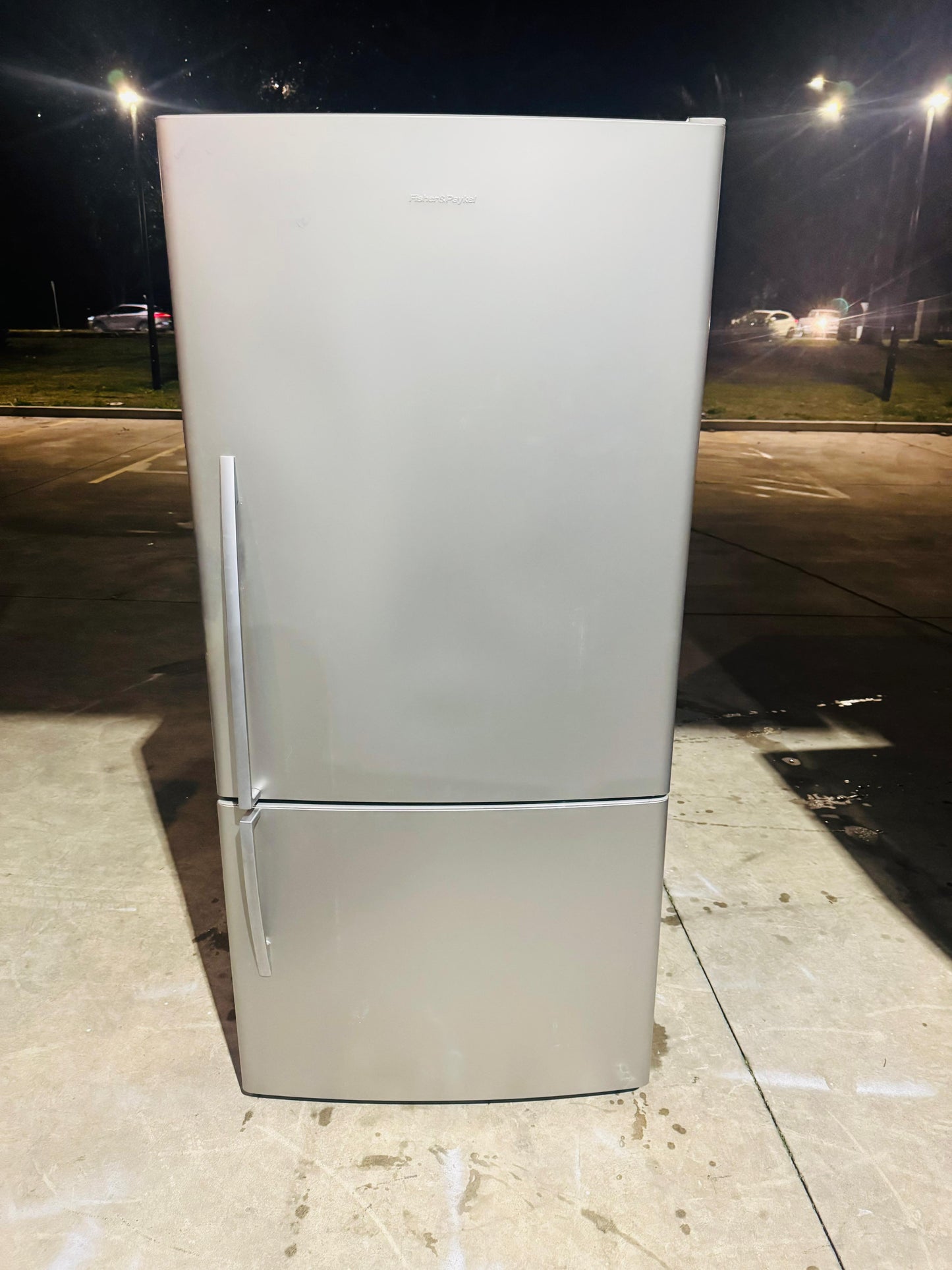 FISHER AND PAYKEL 519 LITRES FRIDGE FREEZER