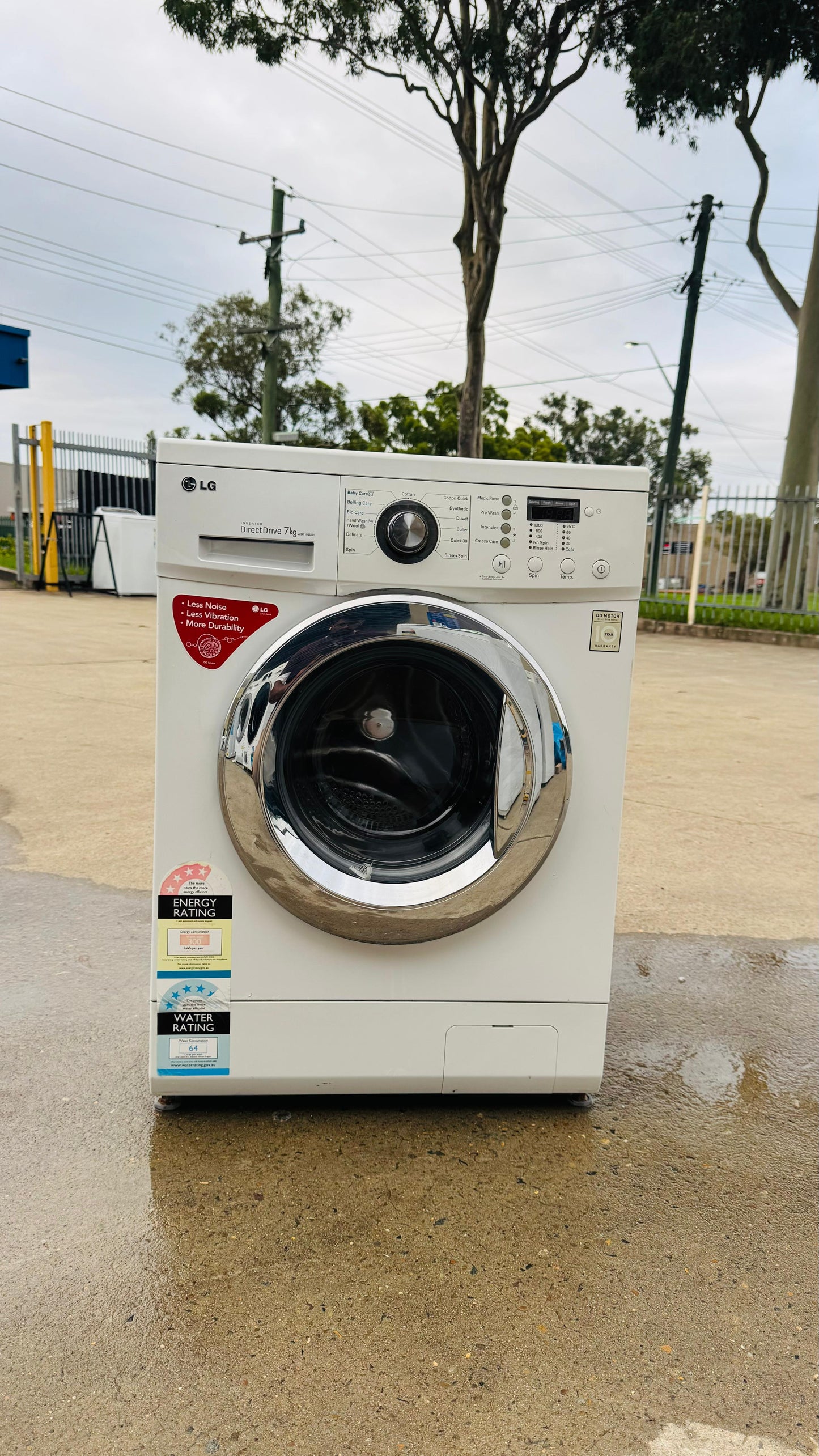 LG 7KGS FRONT LOADER WASHING MACHINE