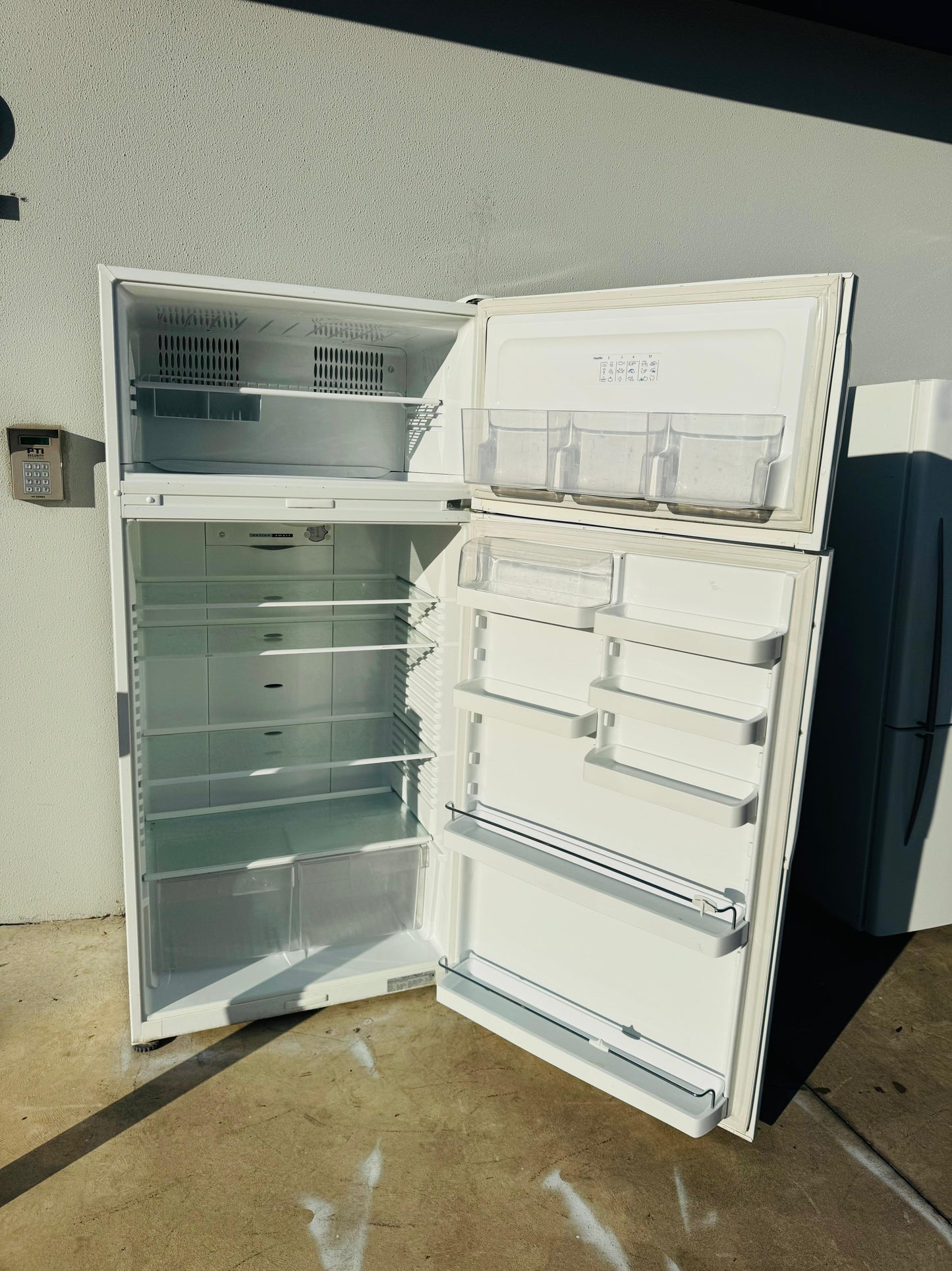 FISHER AND PAYKEL 517 LITRES FRIDGE FREEZER