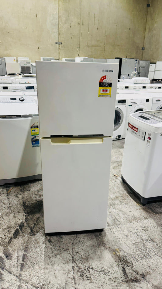 SAMSUNG 255 LITRES FRIDGE FREEZER