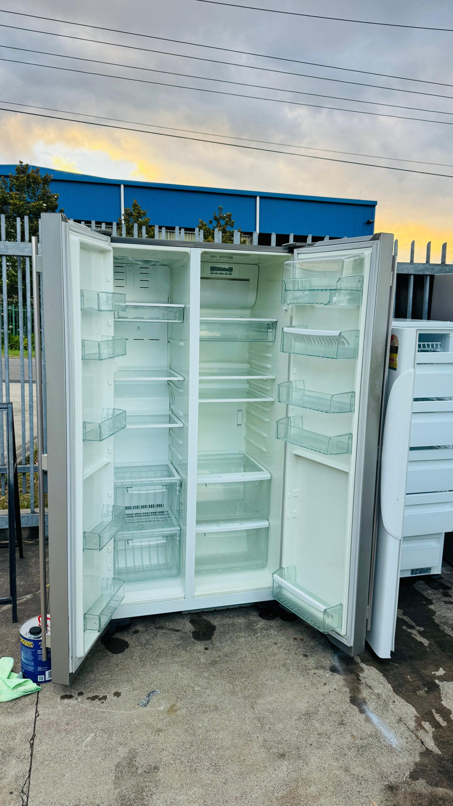 WESTINGHOUSE SIDE BY SIDE 606 LITRES FRIDGE FREEZER