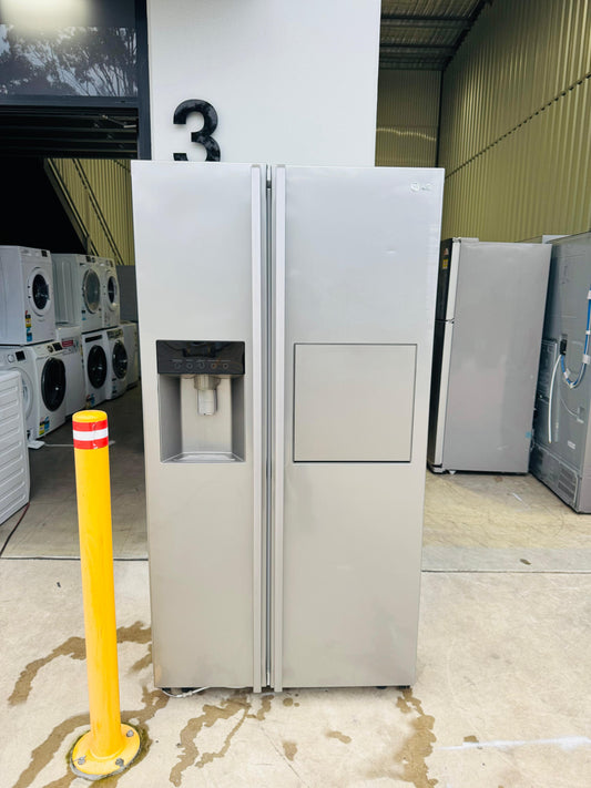 LG SIDE BY SIDE 567 FRIDGE FREEZER