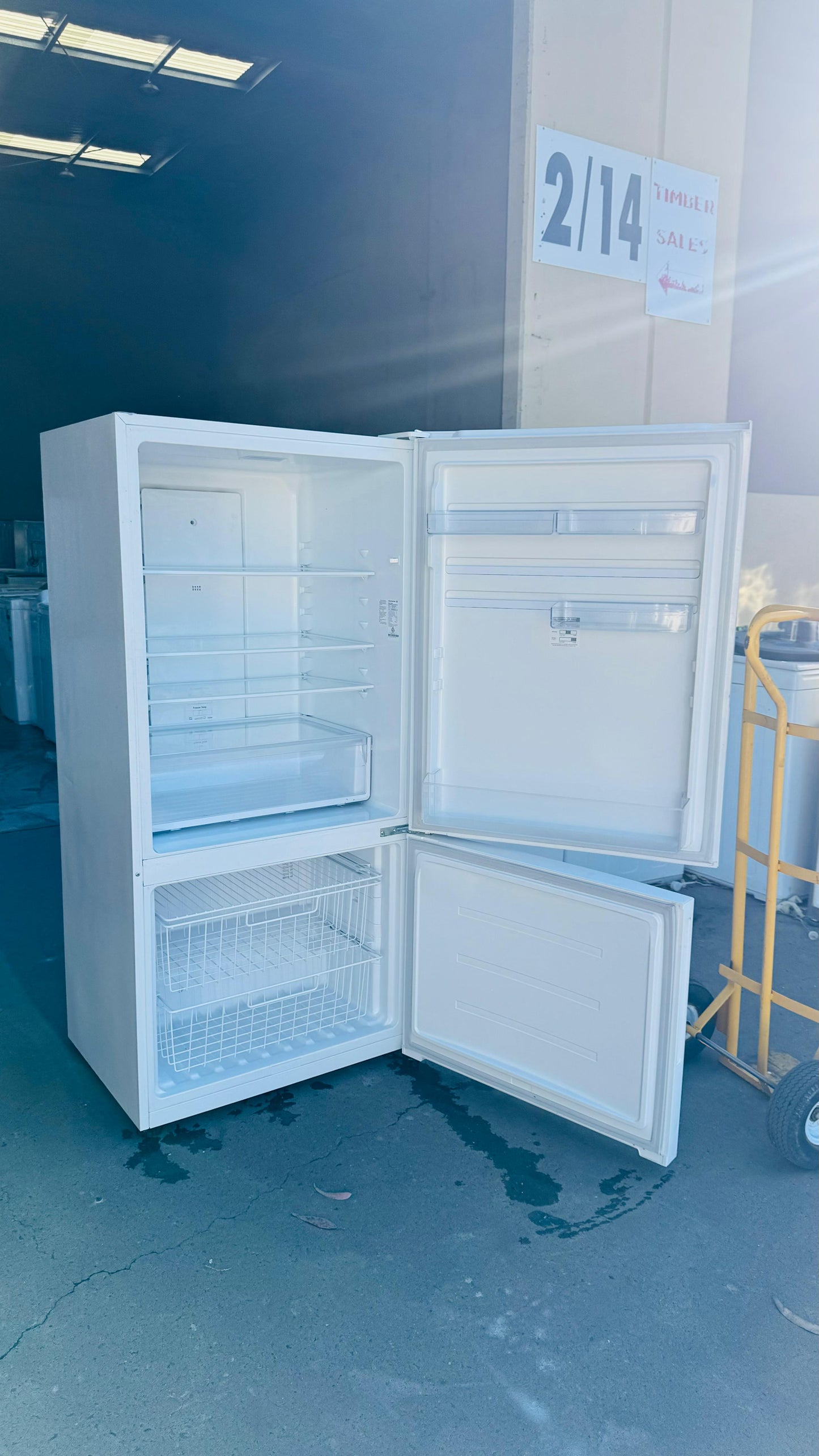 KELVINATOR 529 LITRES FRIDGE FREEZER
