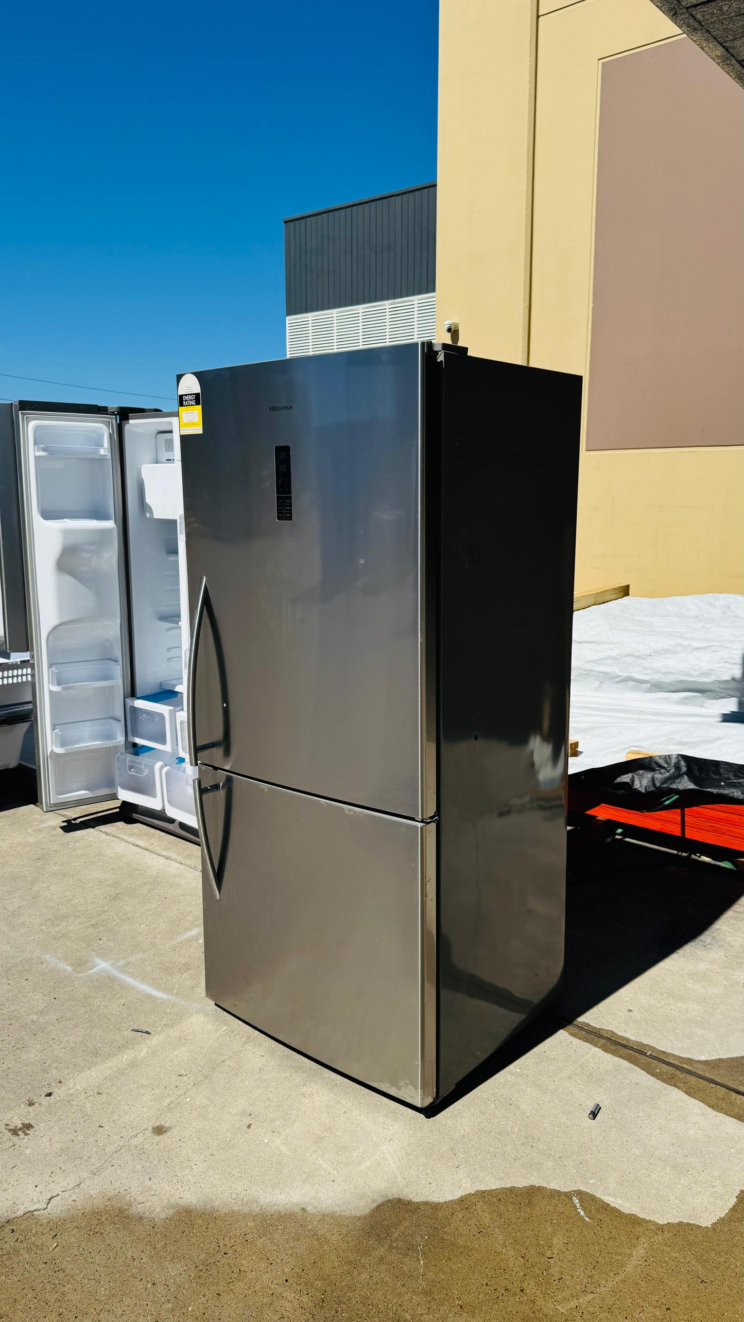 HISENSE 520 LITRES FRIDGE FREEZER