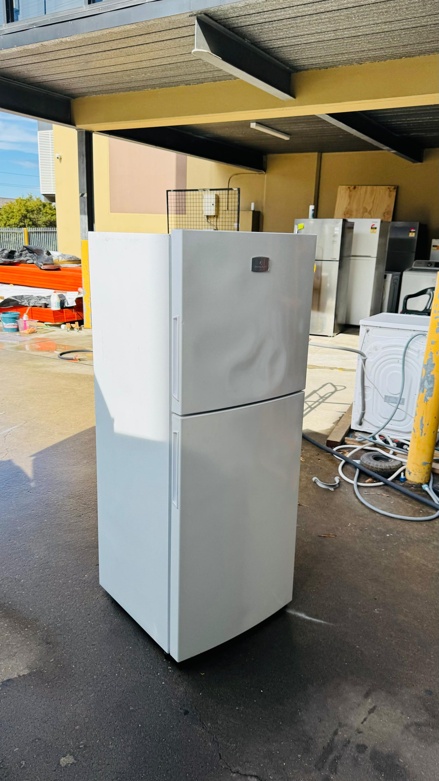 KELVINATOR 231 LITRES FRIDGE FREEZER