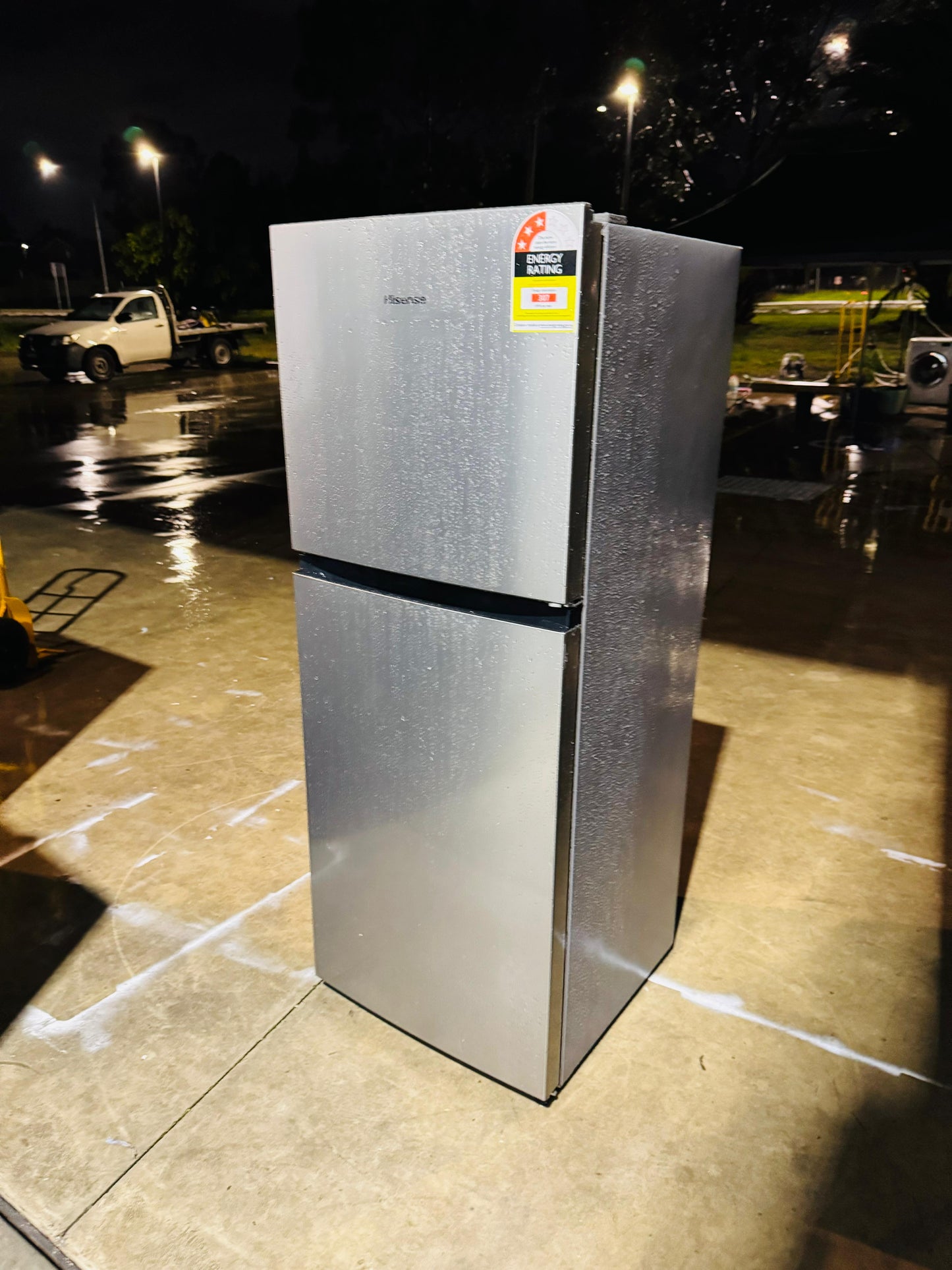 HISENSE 223 LITRES FRIDGE FREEZER