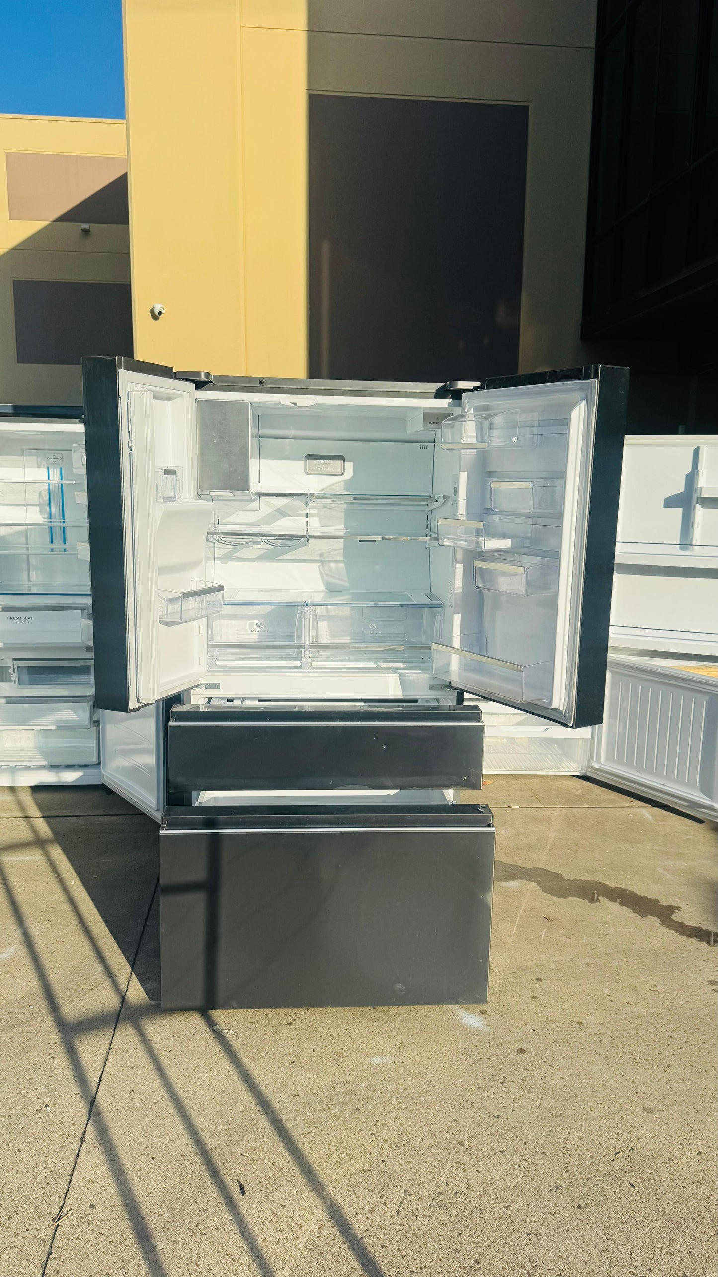 ELECTROLUX FRENCH DOOR 681 LITRES FRIDGE FREEZER