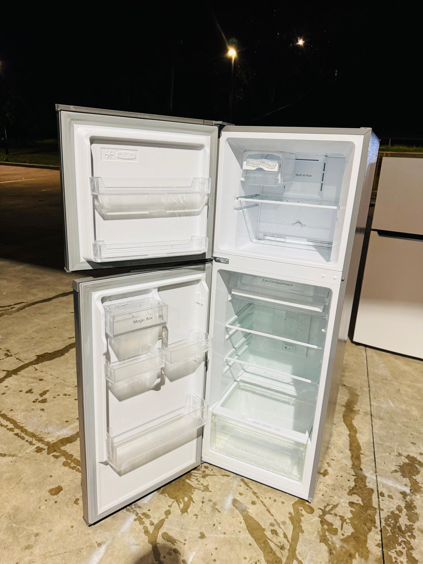 ESSATO 239 LITRES FRIDGE FREEZER