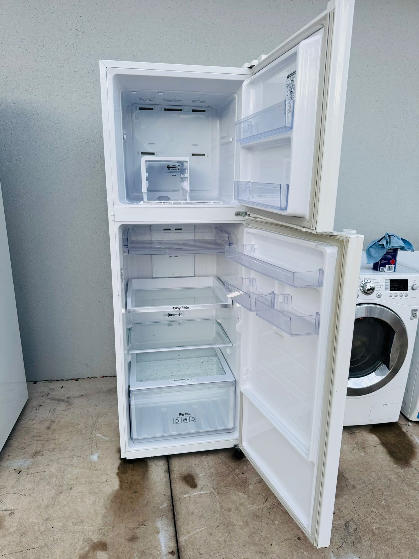 SAMSUNG 341 LITRES FRIDGE FREEZER