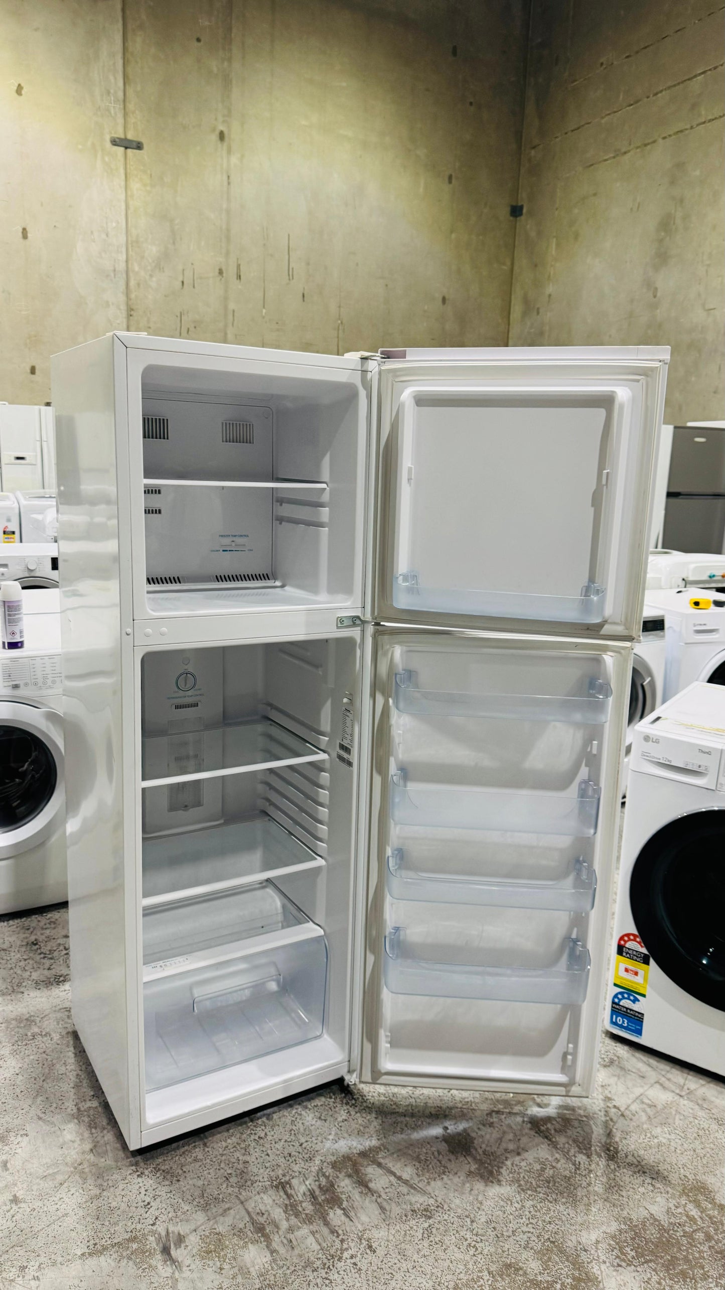 HISENSE 269 LITRES FRIDGE FREEZER