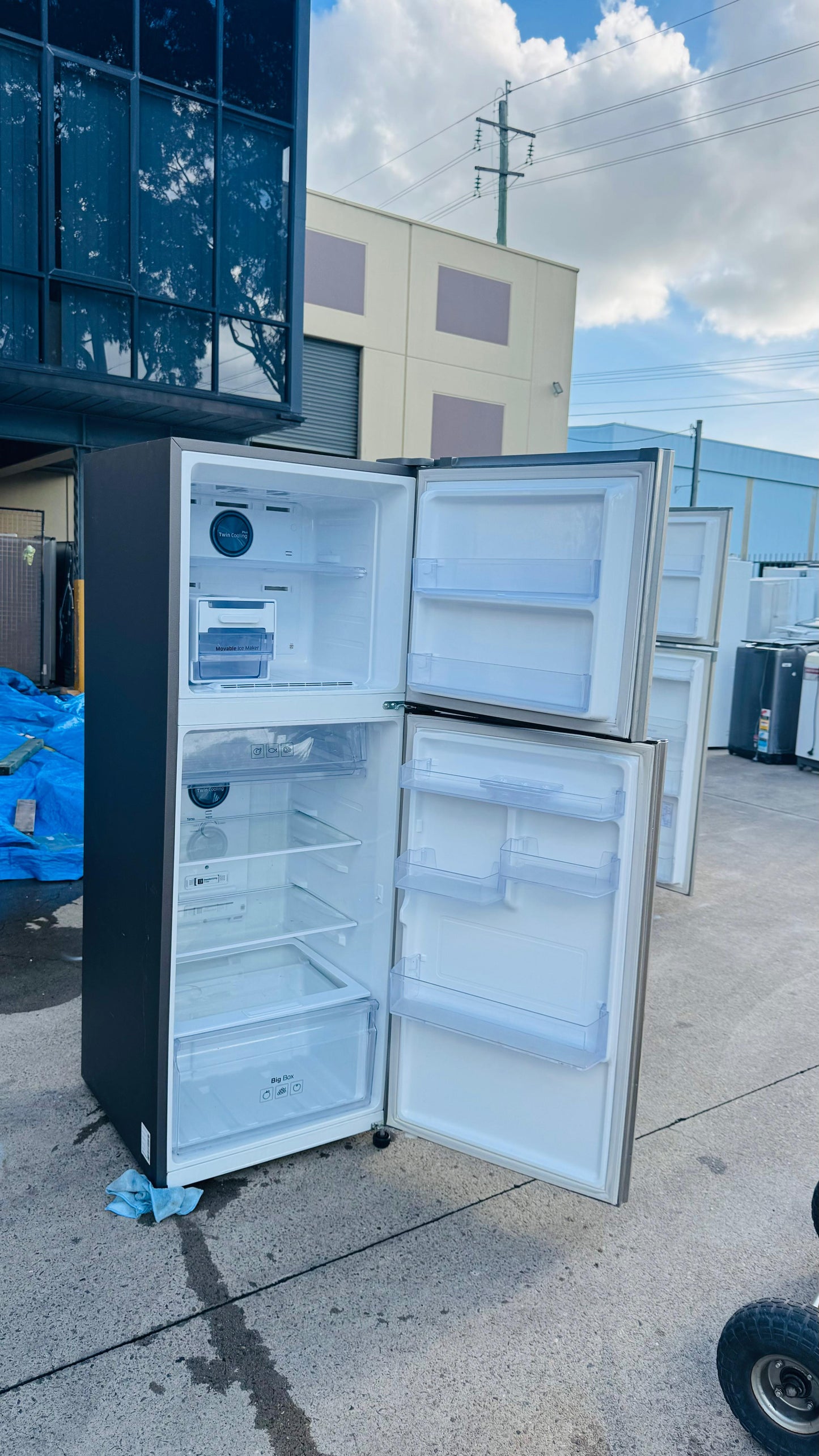 SAMSUNG 318 LITRES FRIDGE FREEZER